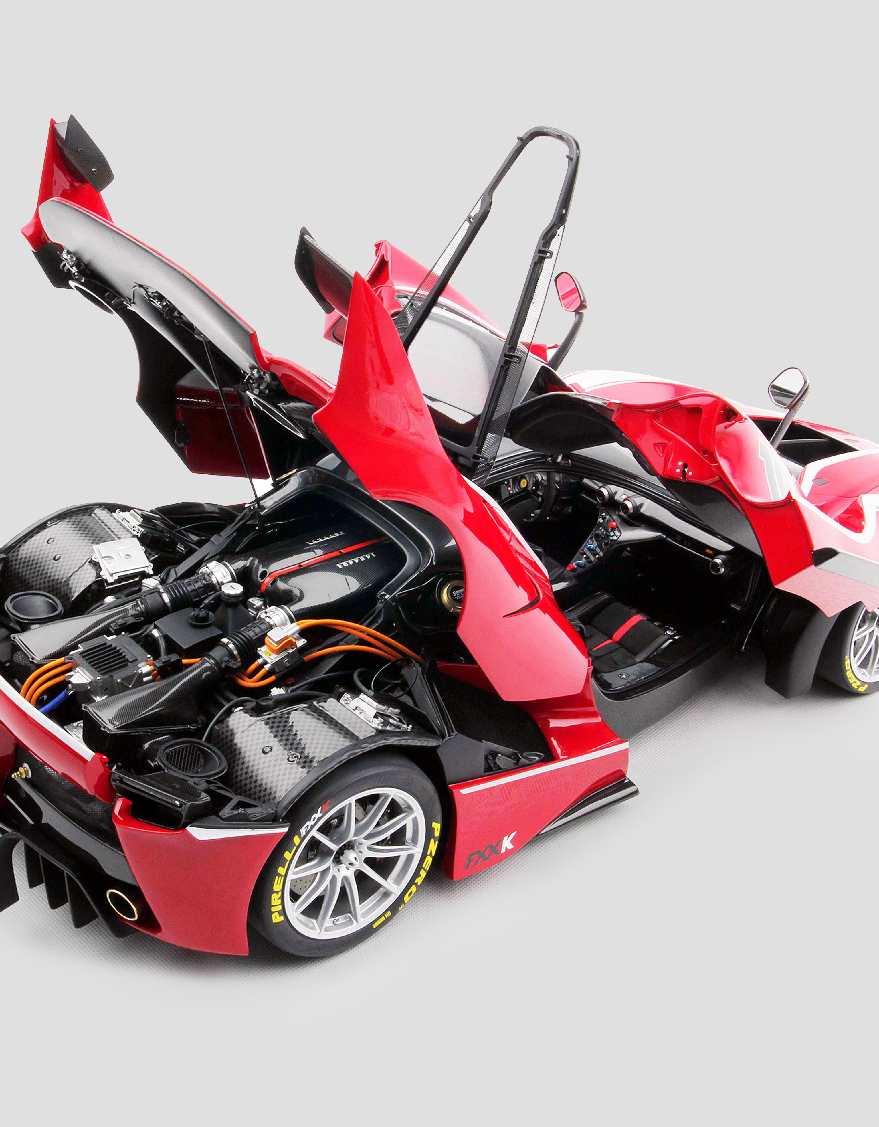 Ferrari FXX-K model in 1:8 scale Red L5239f