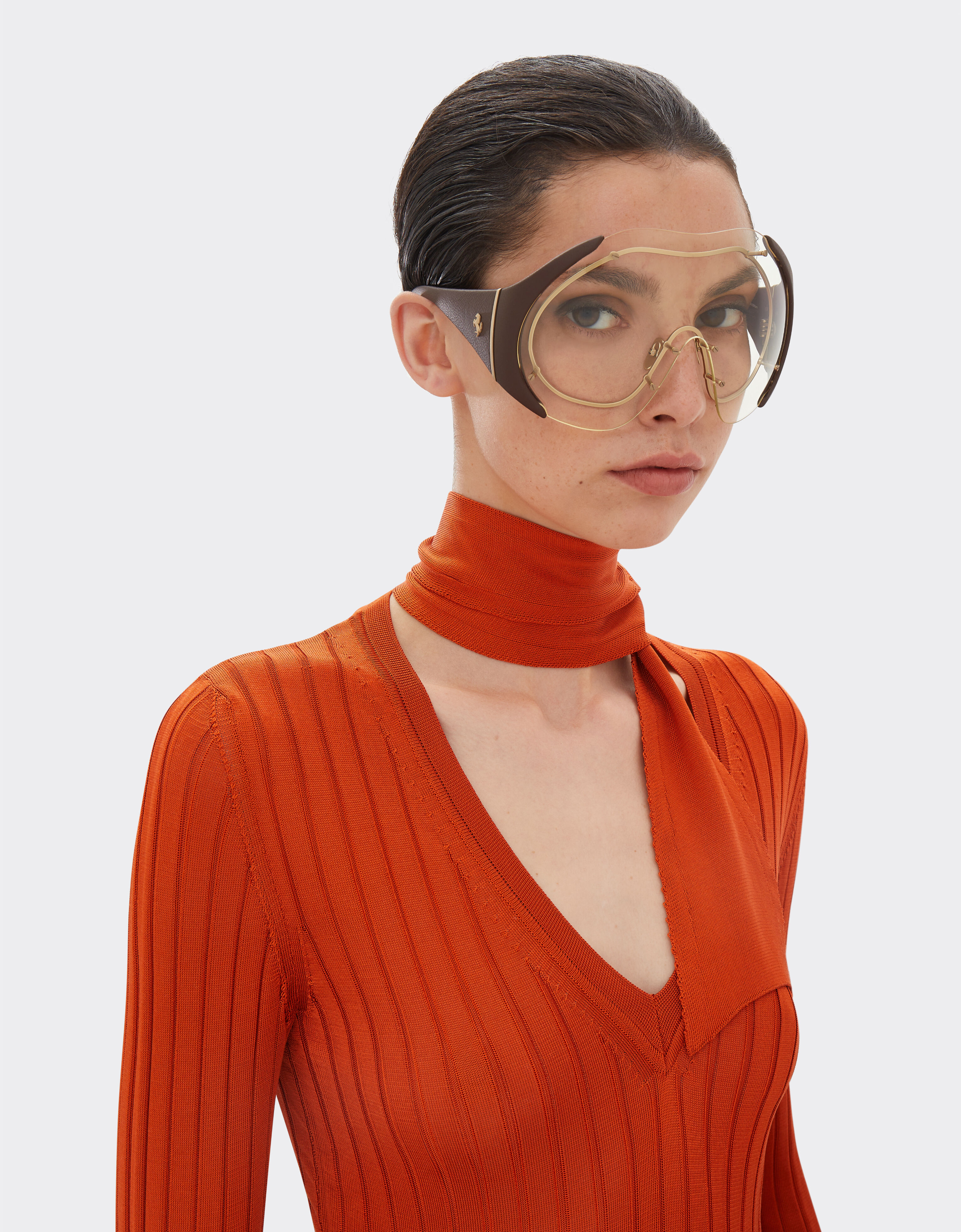 Ferrari Sonnenbrille aus goldenem Metall und braunem Leder mit transparentem Rahmen Beige LA01Nf