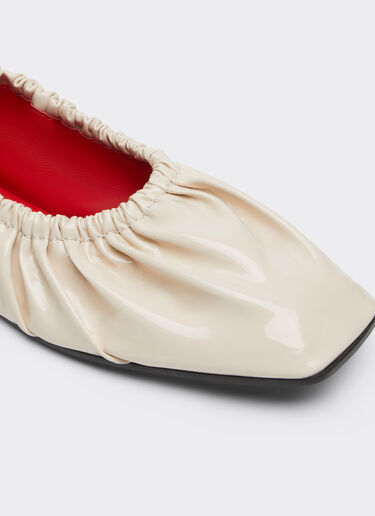 Ferrari Patent leather curled ballerina shoe Ivory 21453f