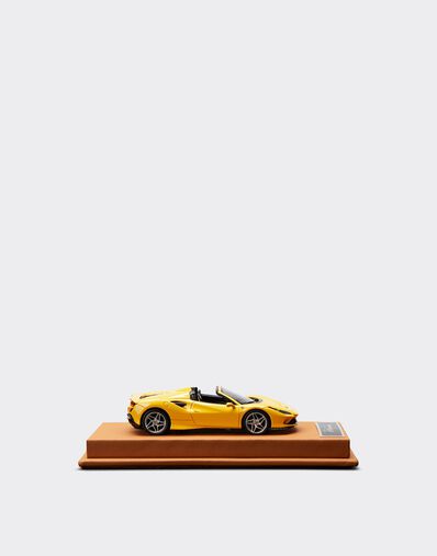 Ferrari F8 Spider 1:43 scale model Hide 20617f