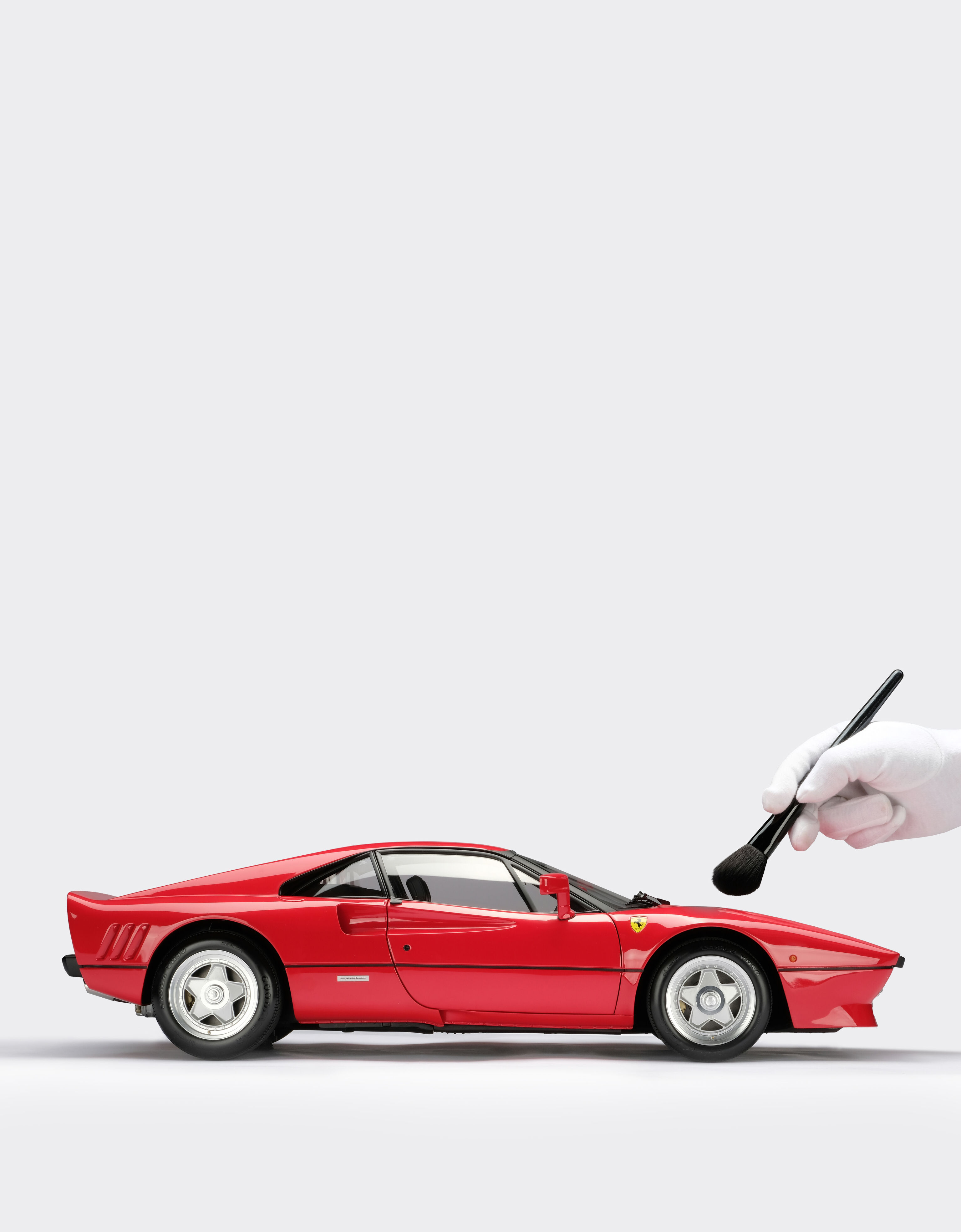 Ferrari Ferrari 288 GTO Le Mans model in 1:18 scale Red L7812f
