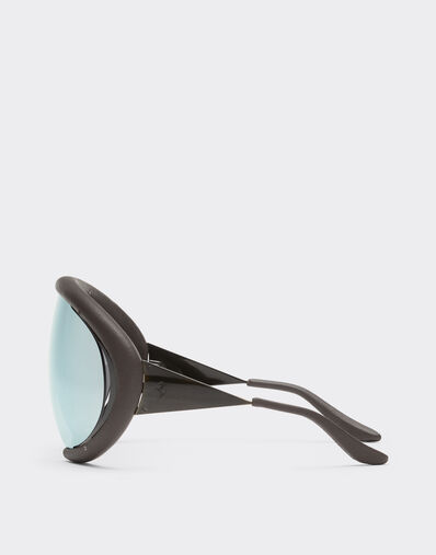 Ferrari Gafas de sol Ferrari en metal cepillado color alquitrán antiguo y piel marrón oscuro con máscara plateada espejada Marrone Scuro LA0LMf