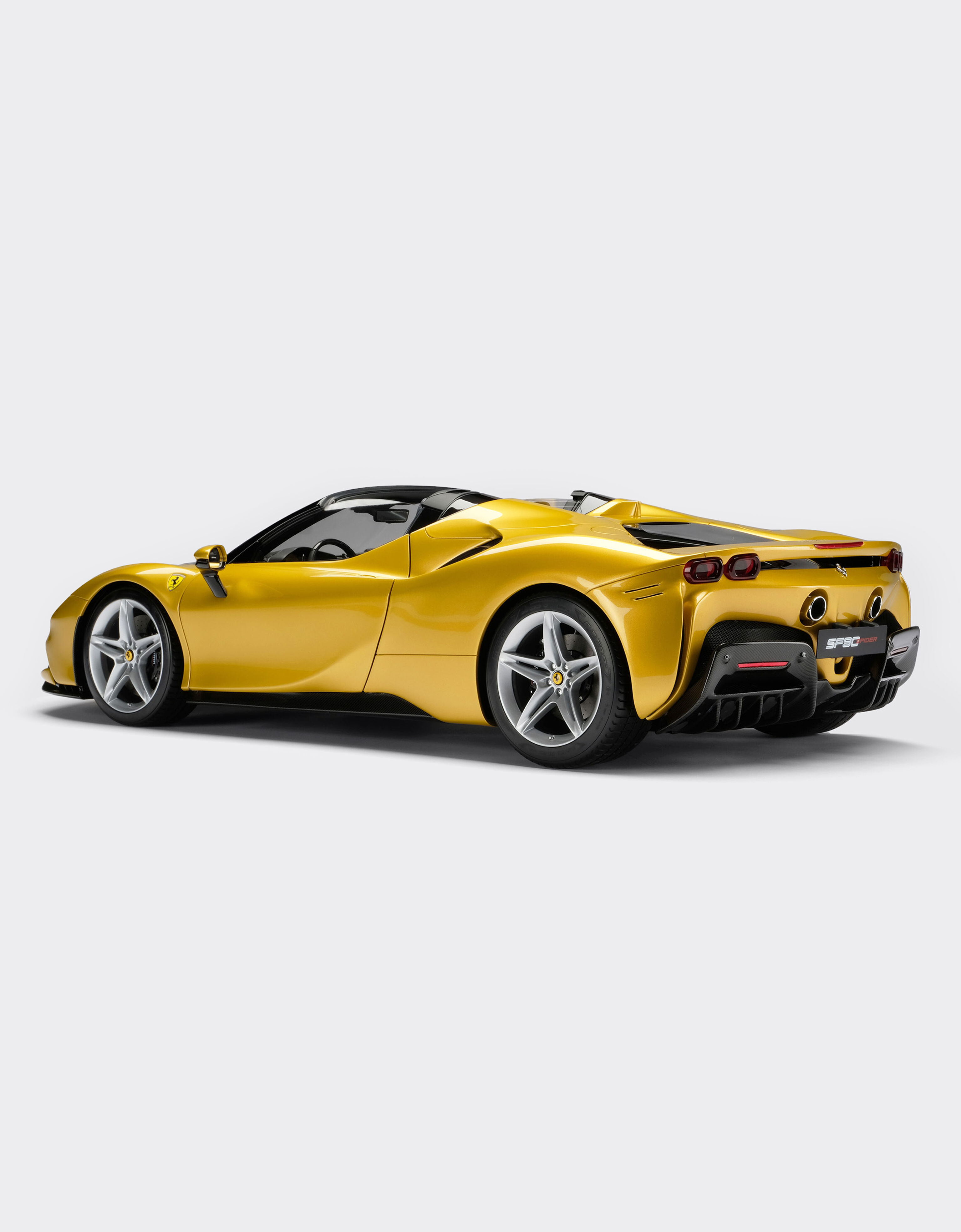 Ferrari SF90 Stradale Spider model in 1:8 scale Gold F0075f