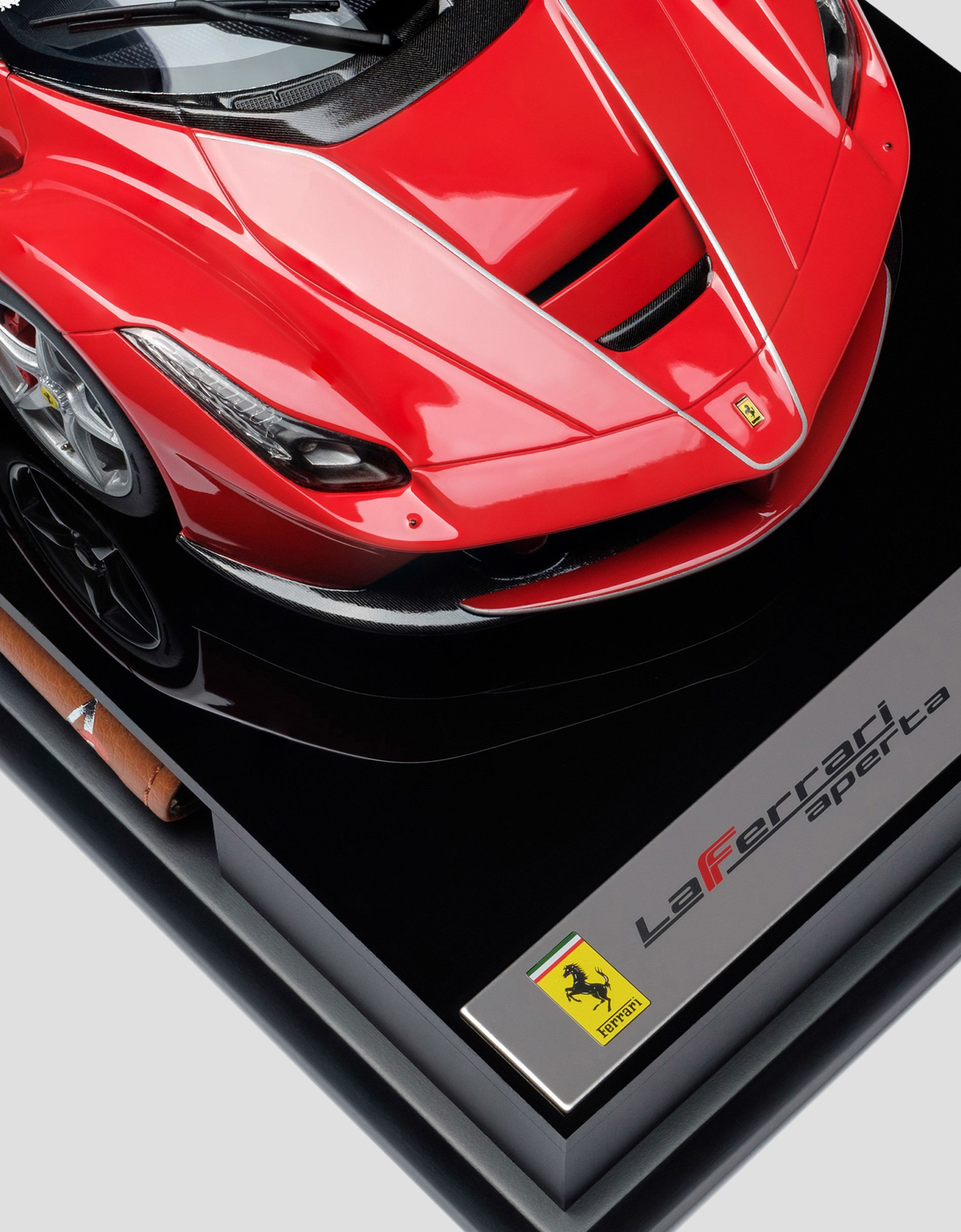 Ferrari LaFerrari Aperta model in 1:18 scale MULTICOLOUR L7595f