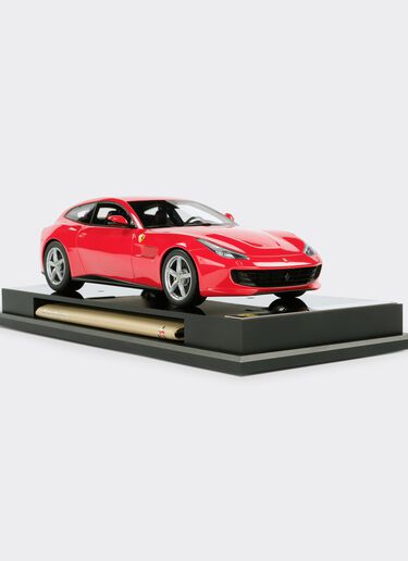 Ferrari Ferrari GTC4Lusso model in 1:18 scale Red L7596f