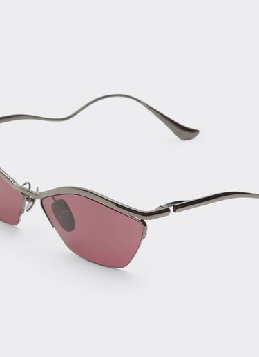 Ferrari Lunettes de soleil Ferrari en titane couleur canon de fusil brillant avec verres exclusifs Contrast Pro™ Gunmetal LA0L1f