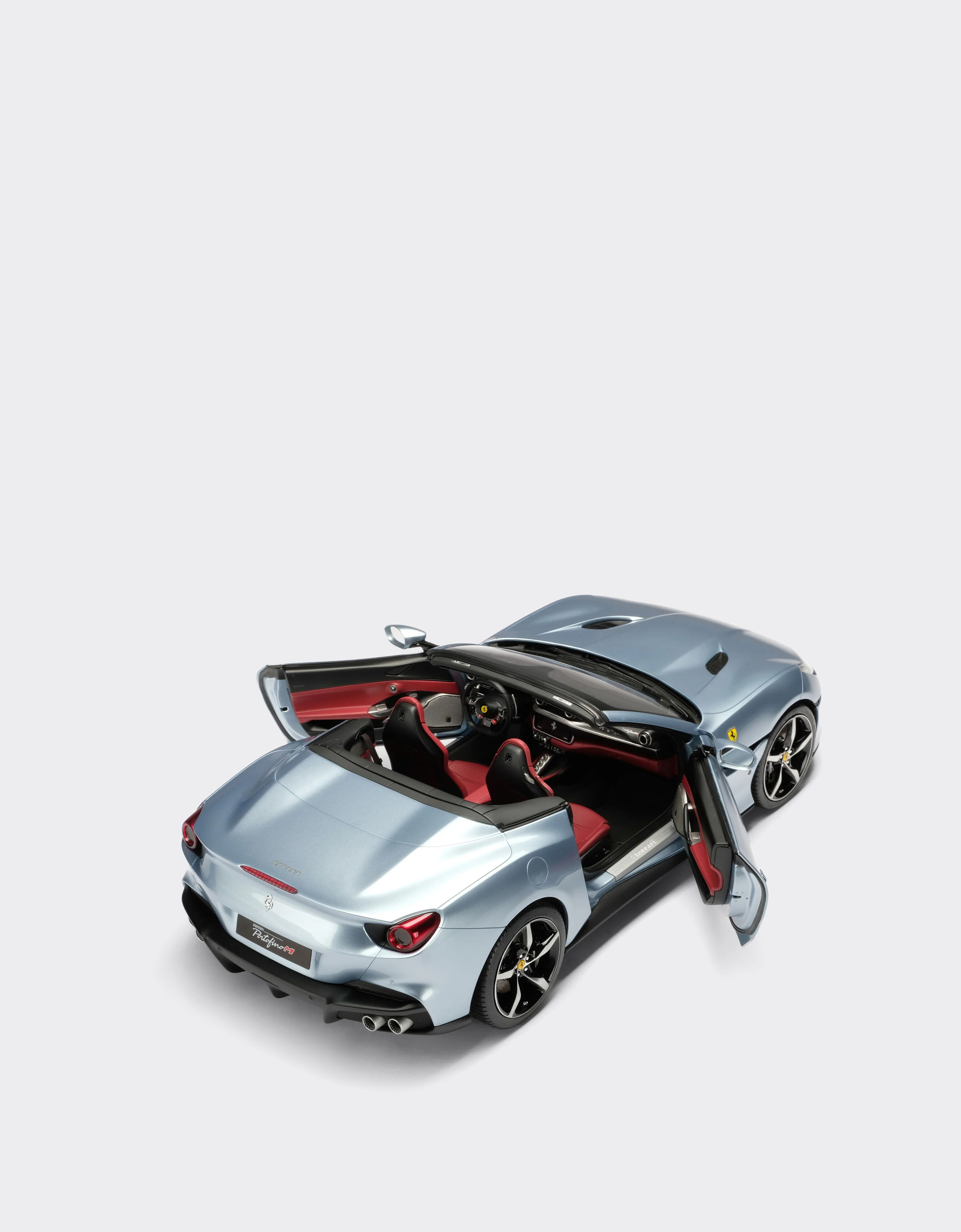 Ferrari Ferrari Portofino M 1:8 scale model Blu Scozia F0575f