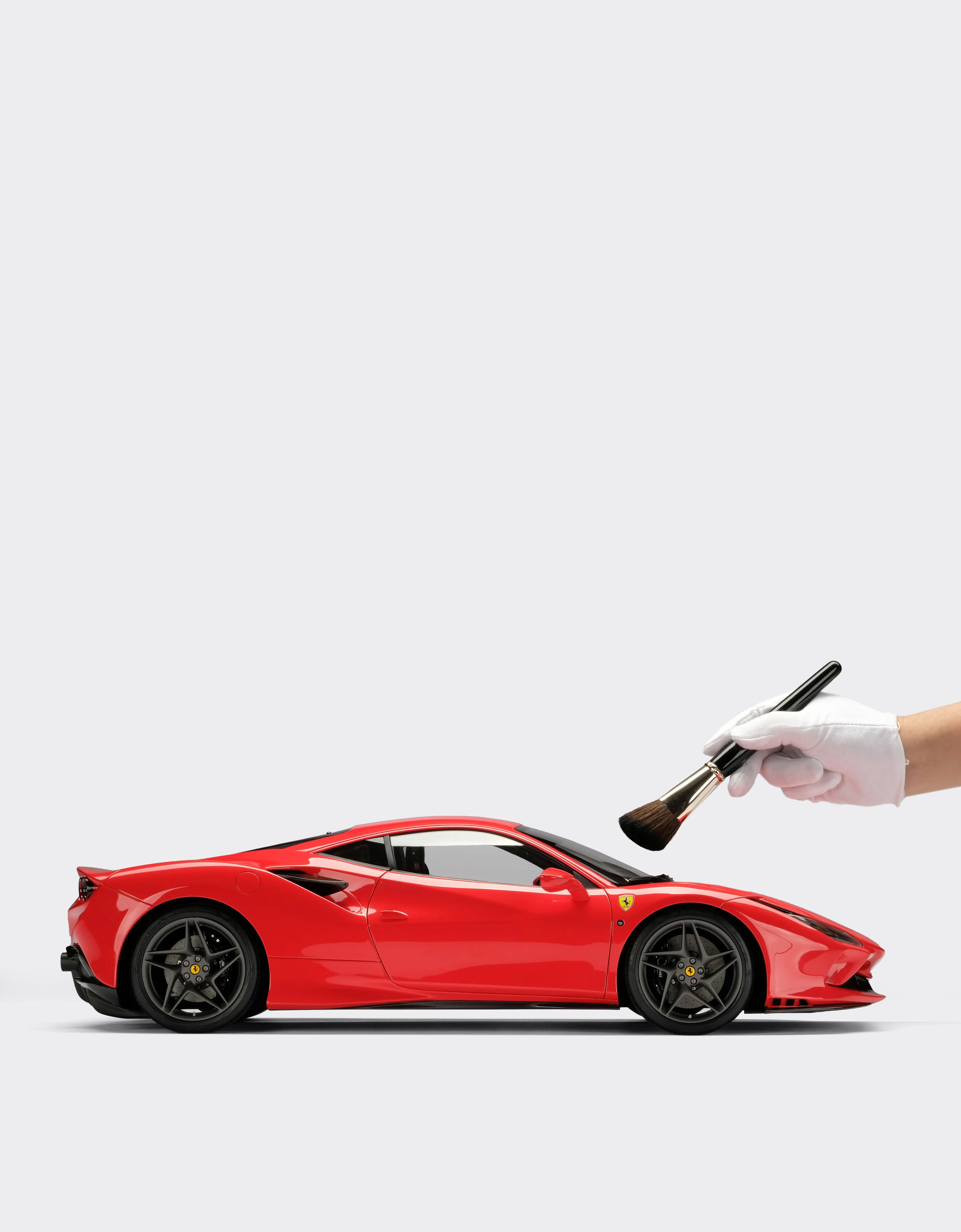 Ferrari Ferrari F8 Tributo 1:8 scale model Red F0078f
