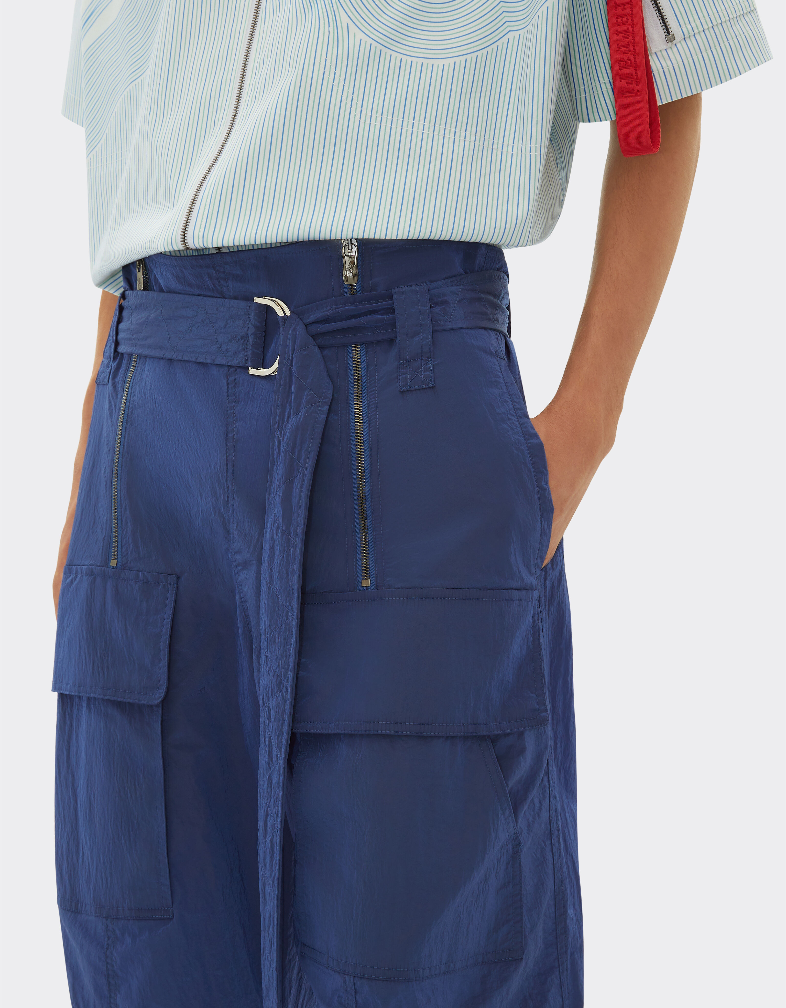 Ferrari Pantalon cargo en nylon avec ceinture amovible Bleu poudré 48506f