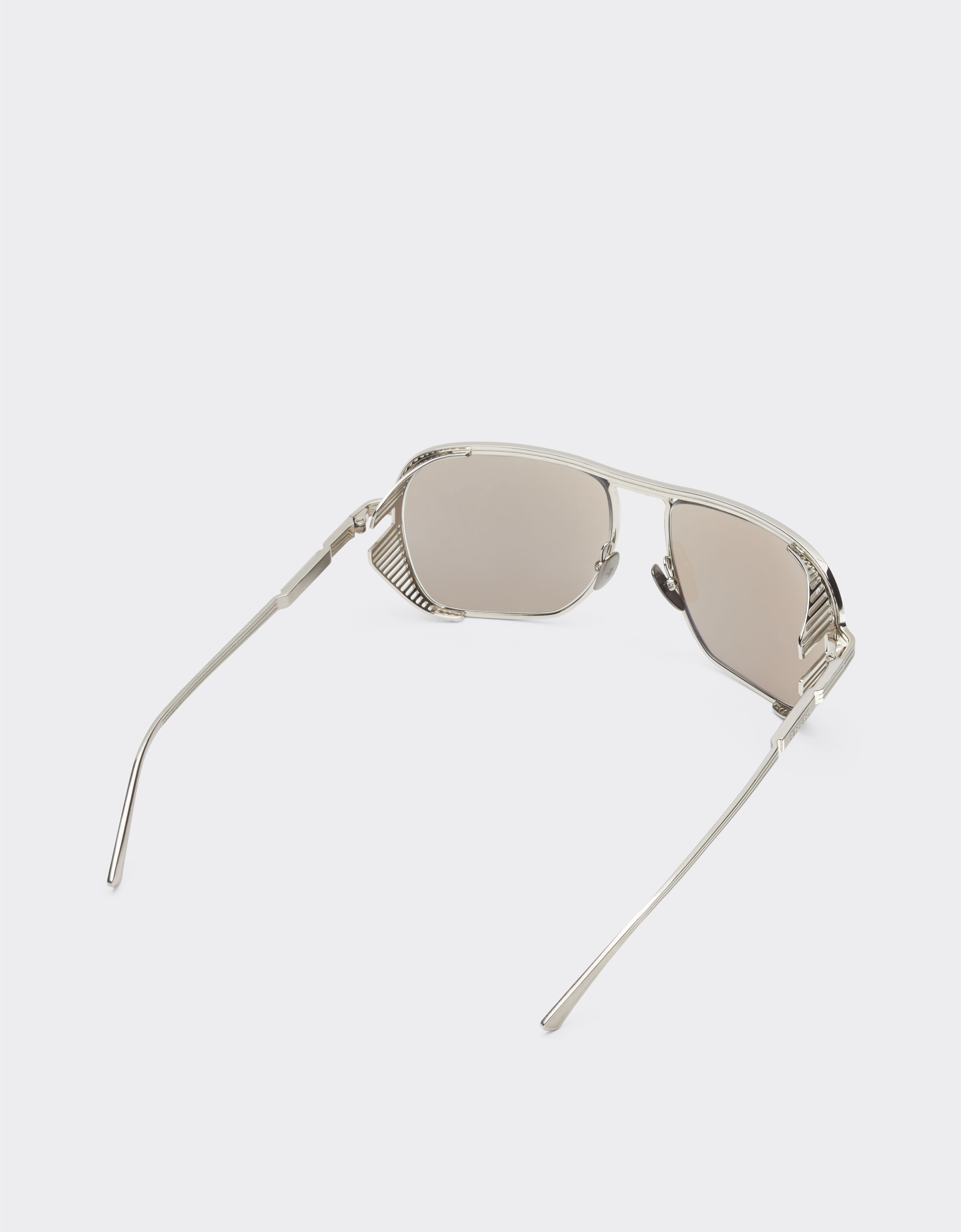 Ferrari Gafas de sol Ferrari de titanio con cristales espejados de oro blanco Plata F1526f