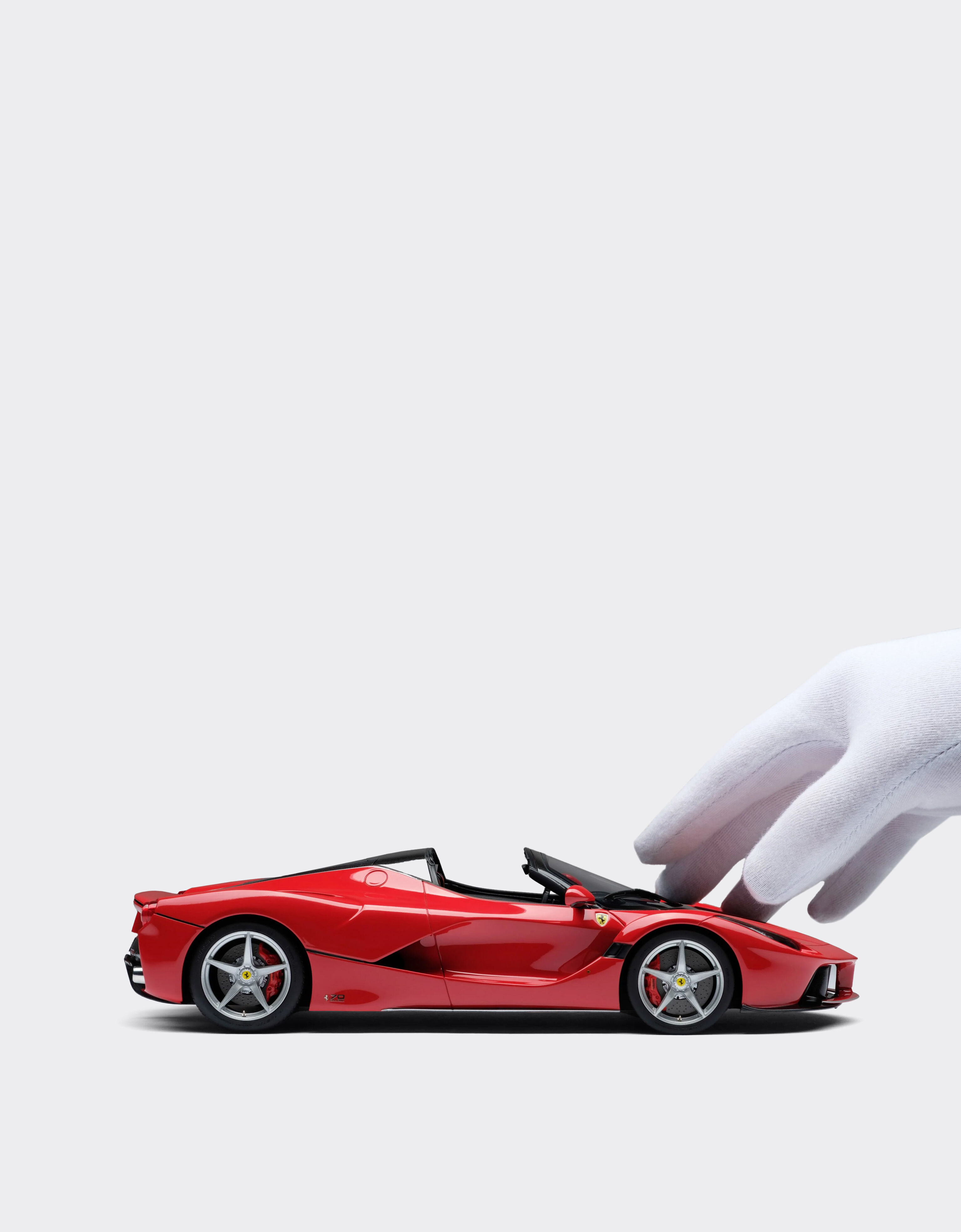 Ferrari LaFerrari Aperta model in 1:18 scale MULTICOLOUR L7595f