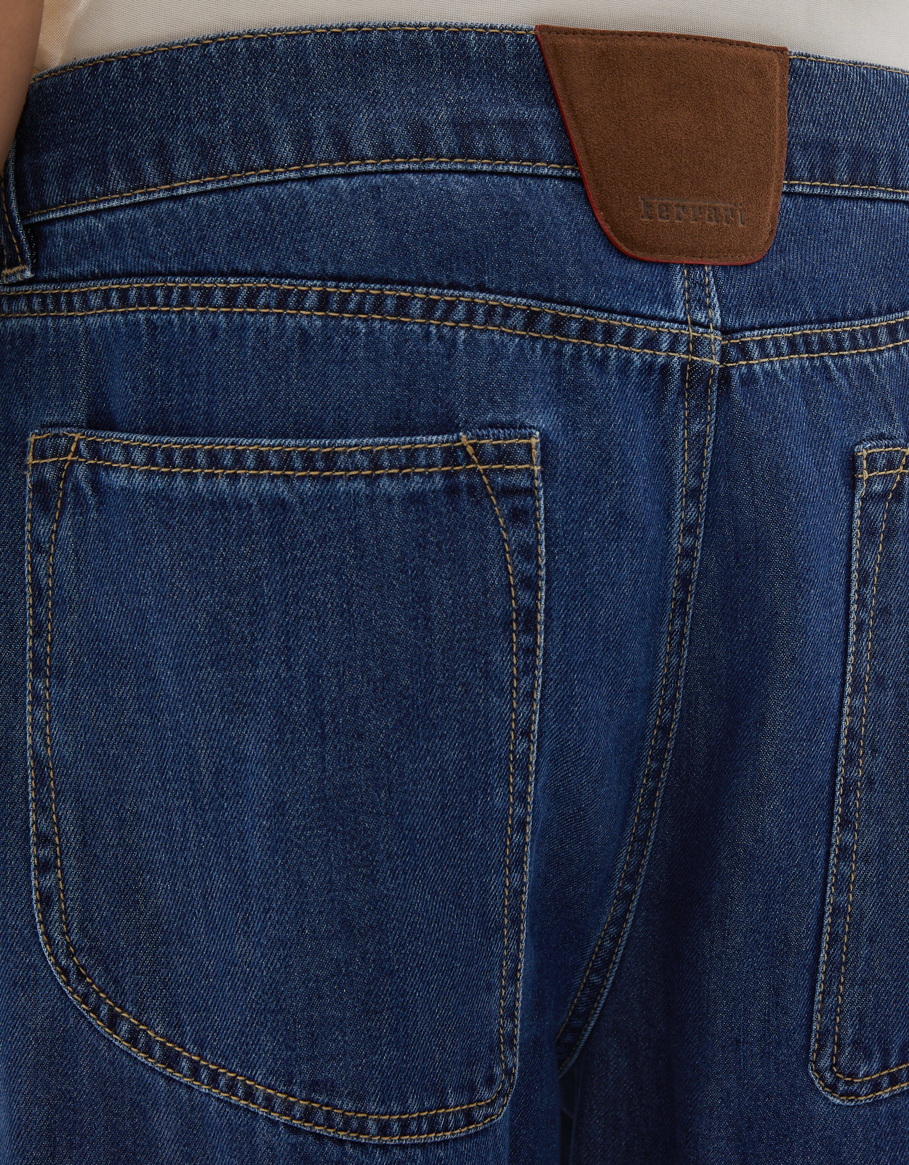 Jean 5 poches avec détails en Alcantara® Ferrari Jean 5 poches avec détails en Alcantara® Blu Denim CDMTR0014DCO0014f
