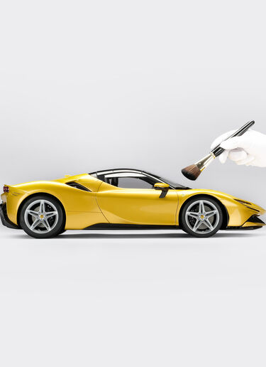 Ferrari SF90 Stradale Spider model in 1:8 scale Gold F0075f