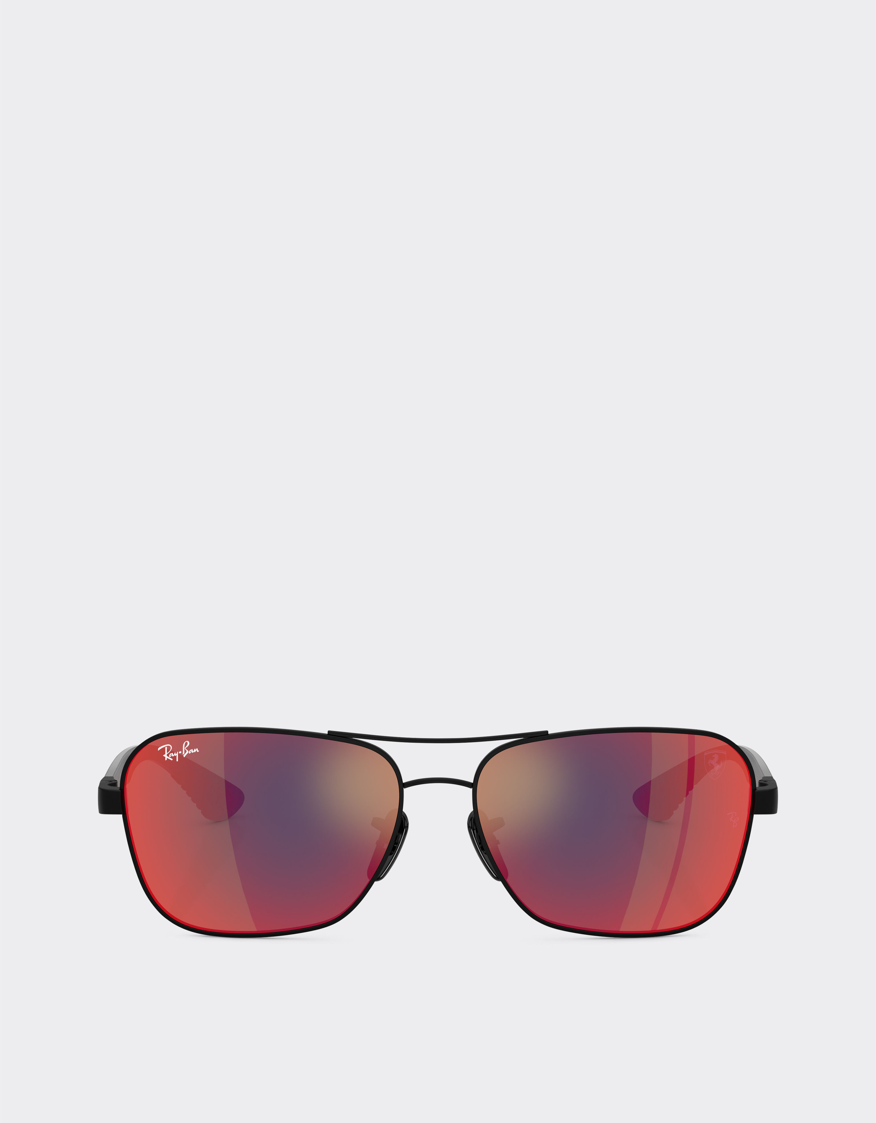 Ferrari Ray-Ban für Scuderia Ferrari RB8336M aus mattschwarzem Metall und dunkler Kohlefaser mit dunkelgrau verspiegelten blau/roten Gläsern Mattschwarz LA02Bf
