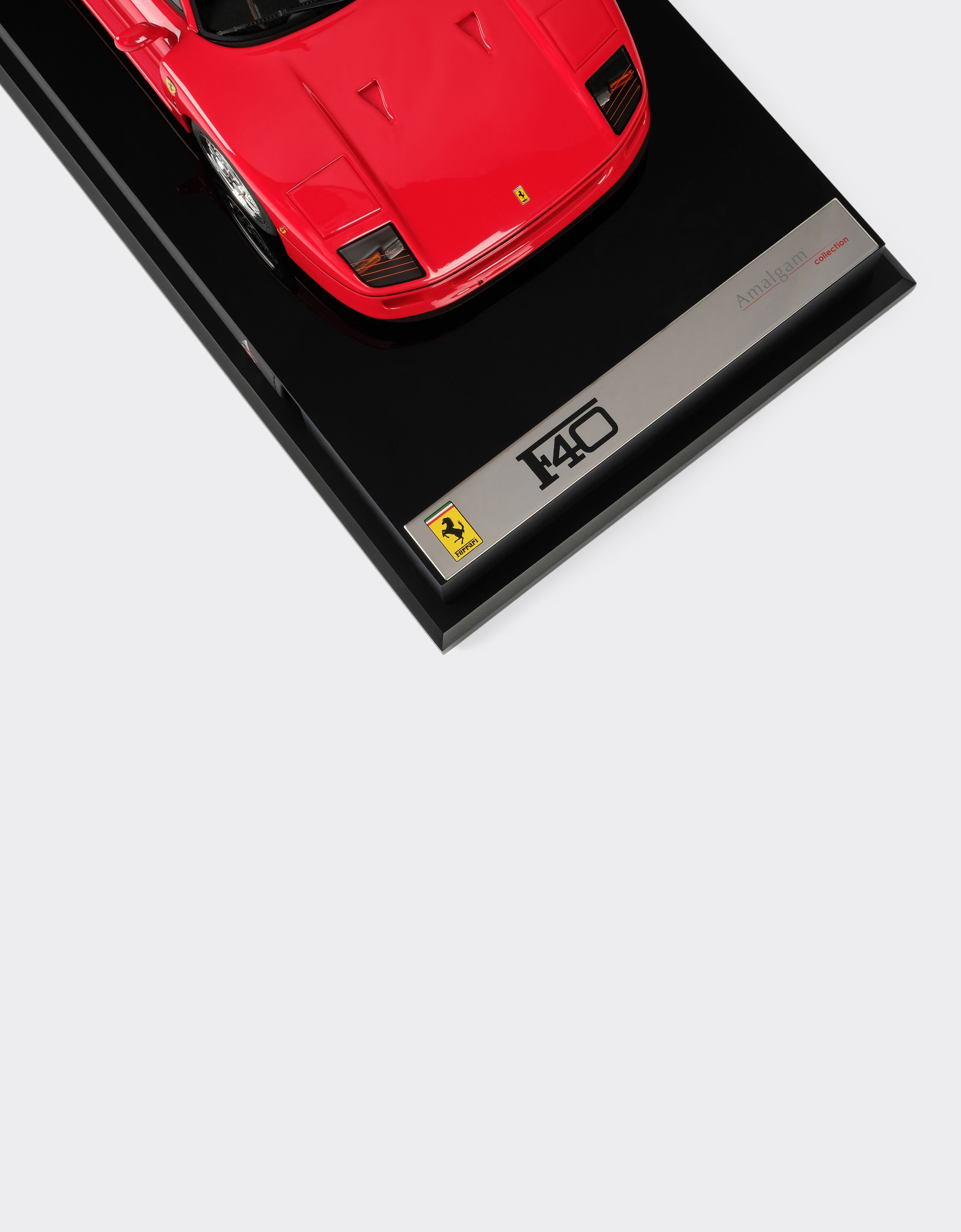 Ferrari 1:18 scale model F40 Red F0112f