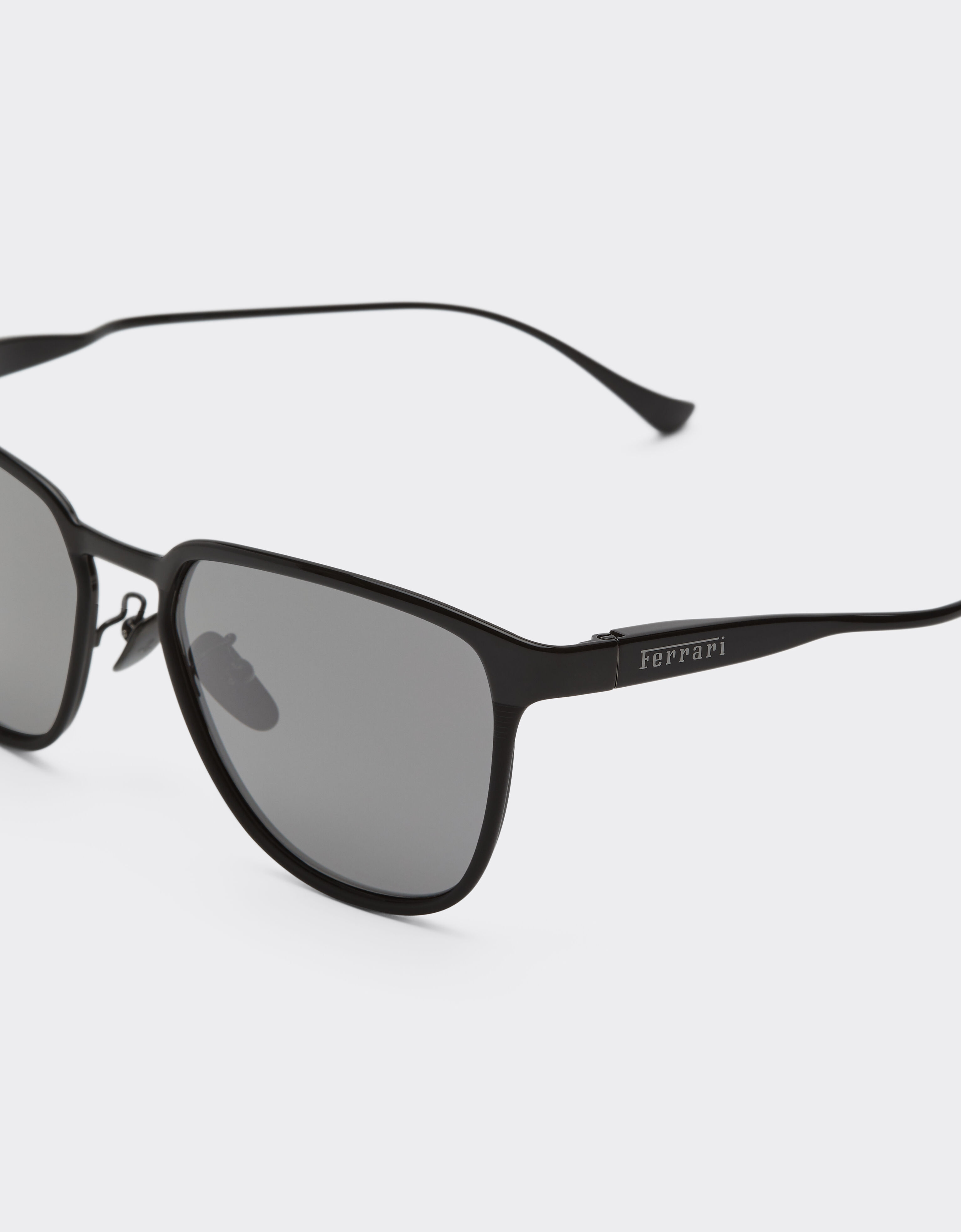 Ferrari Lunettes de soleil Ferrari en métal  noir avec verres noirs cristallins polarisés Black Matt LA0LDf