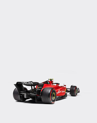 Ferrari 1:8 scale Carlos Sainz Ferrari F1-75 model Red F0666f