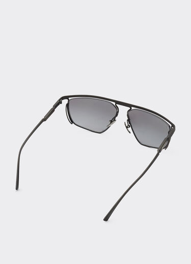 Ferrari Lunettes de soleil Ferrari en titane noir mat avec verres polarisants gris fumé Noir mat F1520f