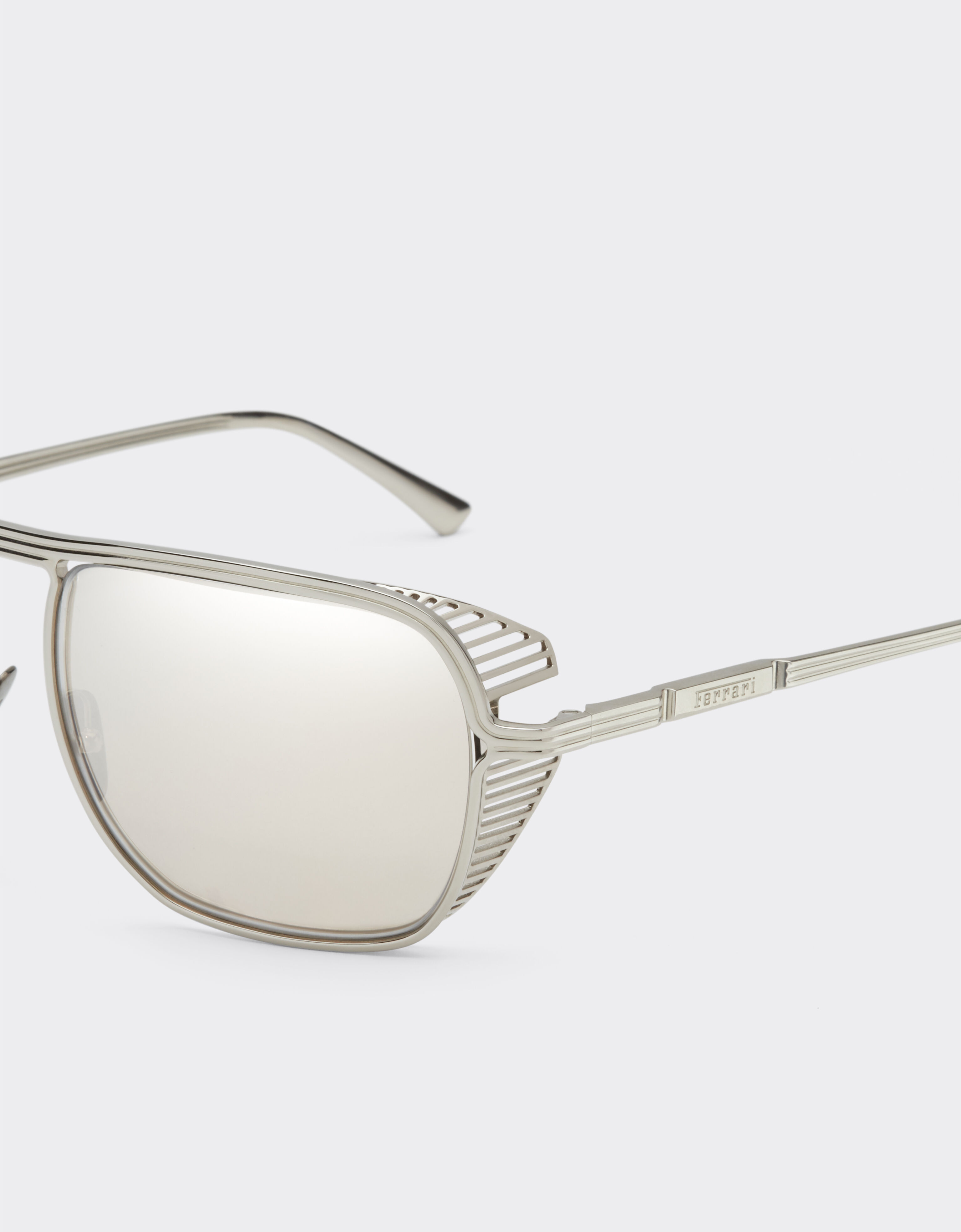 Ferrari Gafas de sol Ferrari de titanio con cristales espejados de oro blanco Plata F1526f