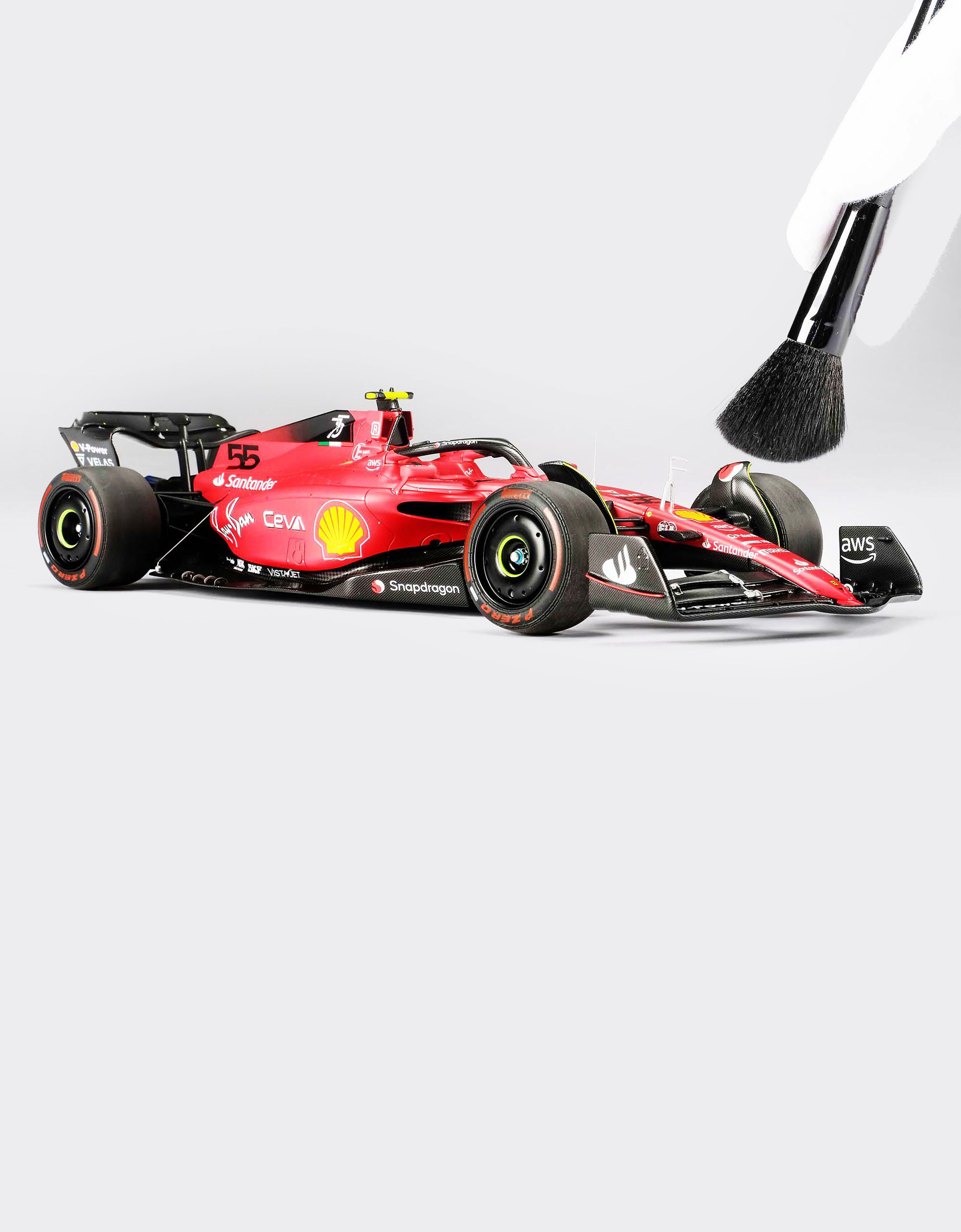 Ferrari Ferrari F1-75 model Carlos Sainz in 1:18 scale Rosso Corsa F0886f