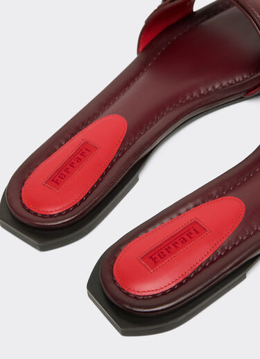 Flache Sandalen aus Leder Ferrari Flache Sandalen aus Leder Rosso Maison 49995f