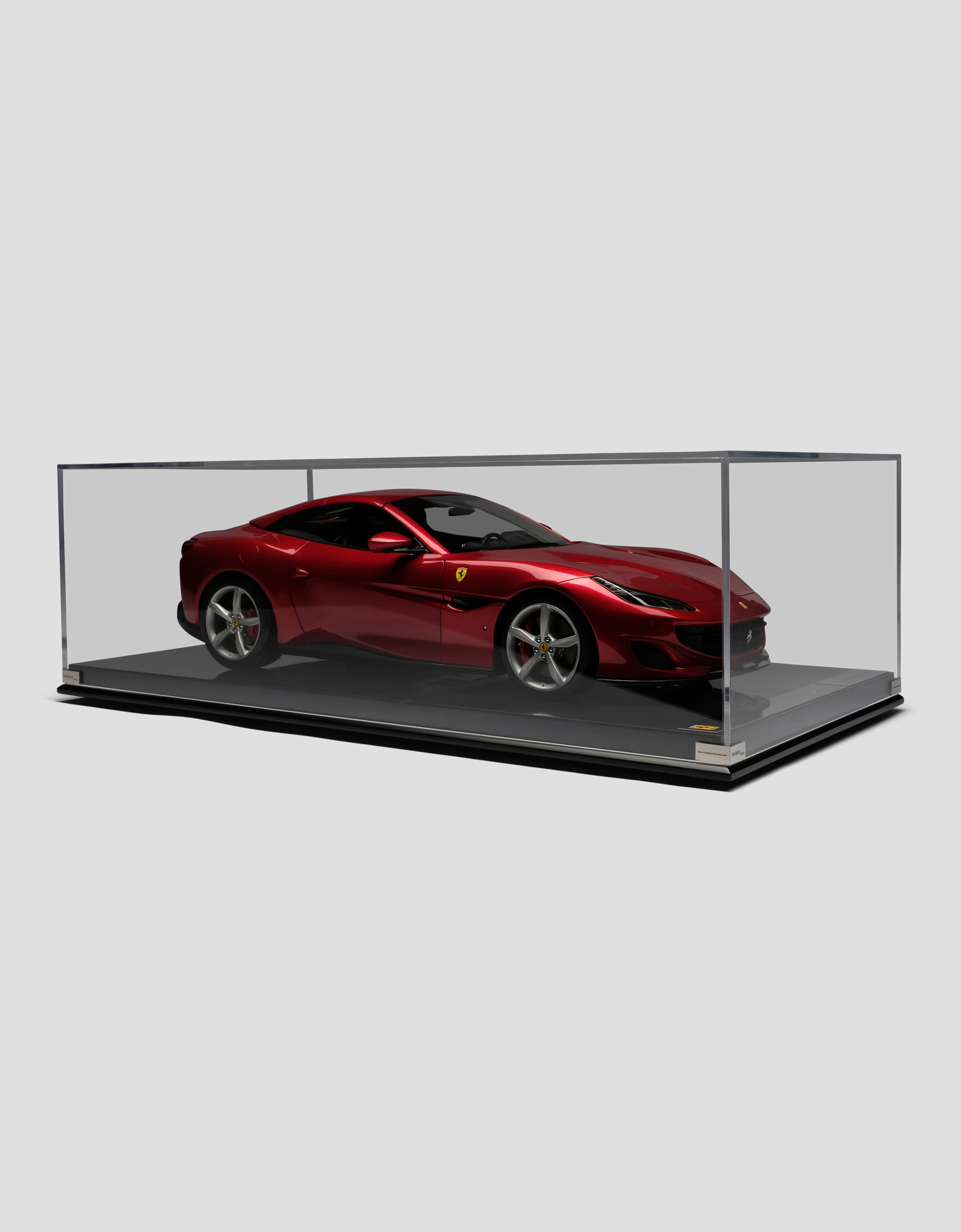 Ferrari Ferrari Portofino model in 1:8 scale Red L7816f
