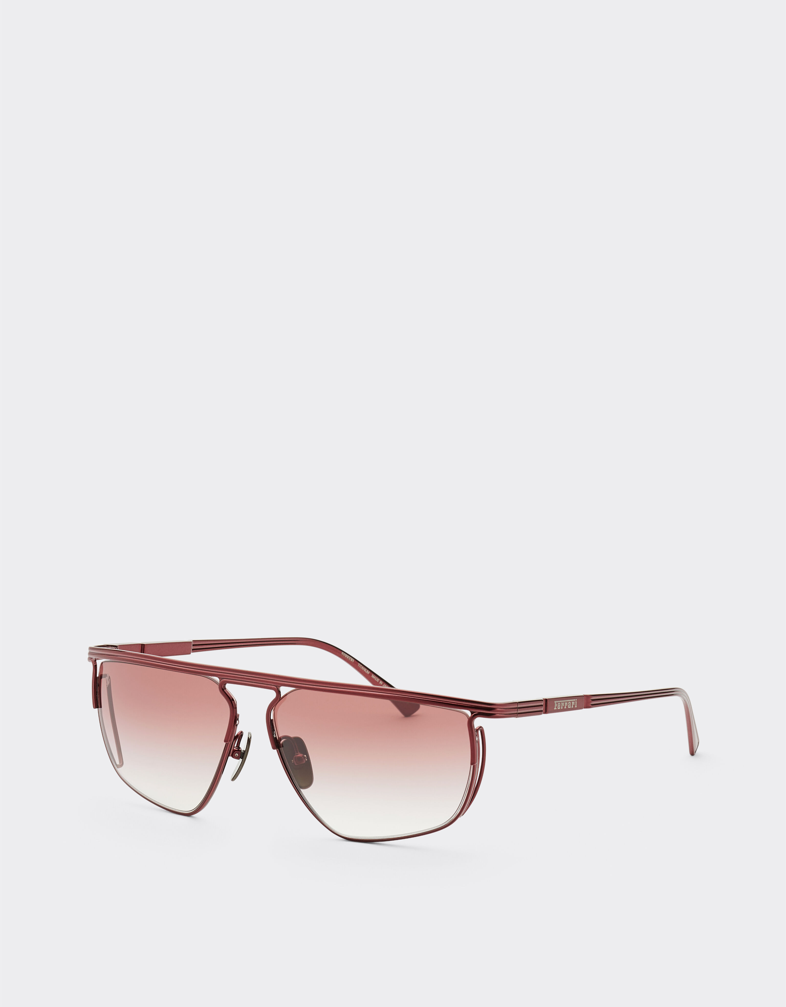 Ferrari Lunettes de soleil Ferrari en titane bordeaux avec verres dégradés bordeaux Bordeaux F1523f
