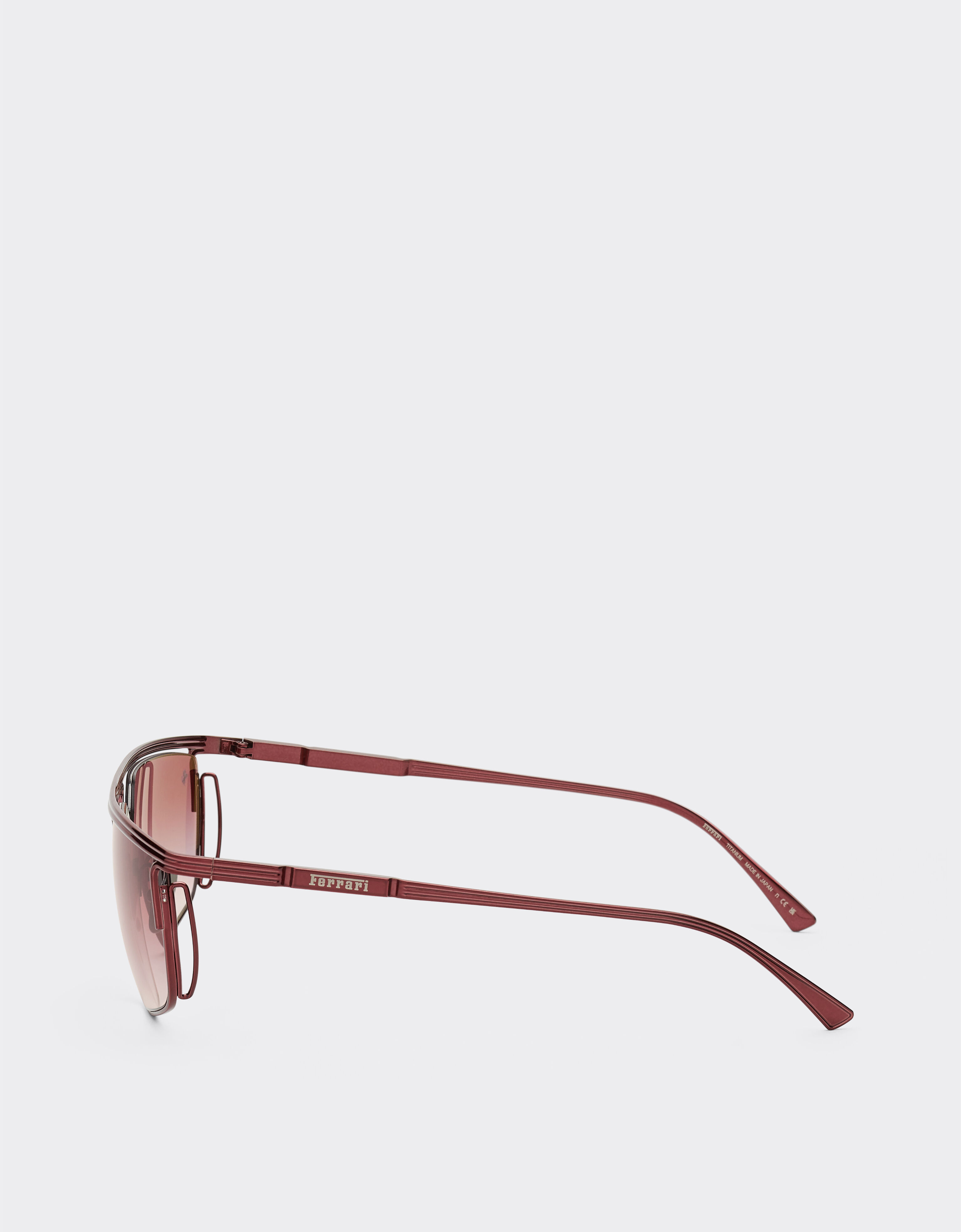 Ferrari Lunettes de soleil Ferrari en titane bordeaux avec verres dégradés bordeaux Bordeaux F1523f
