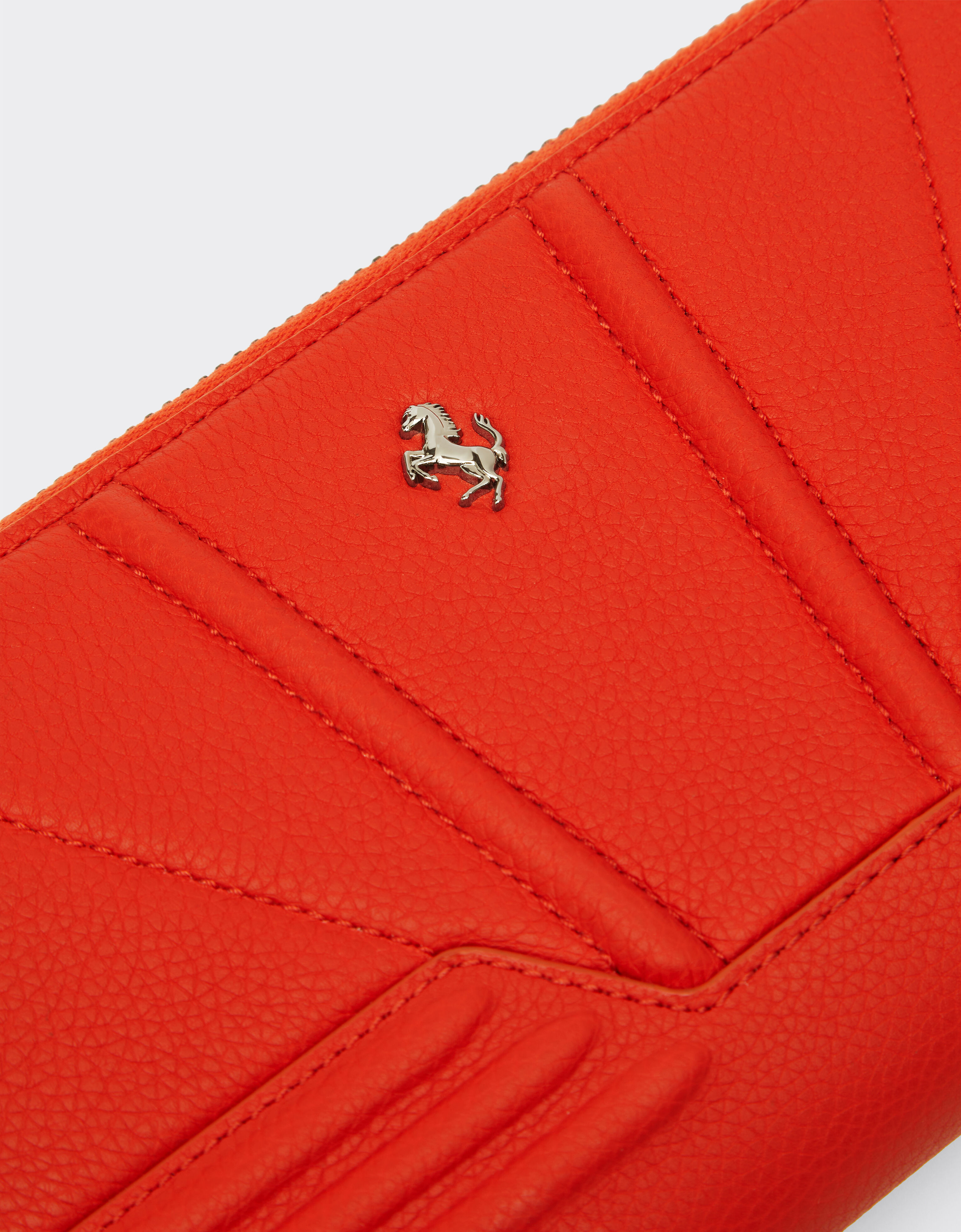 Ferrari 纹理皮革拉链钱包 Rosso Dino 红色 20355f
