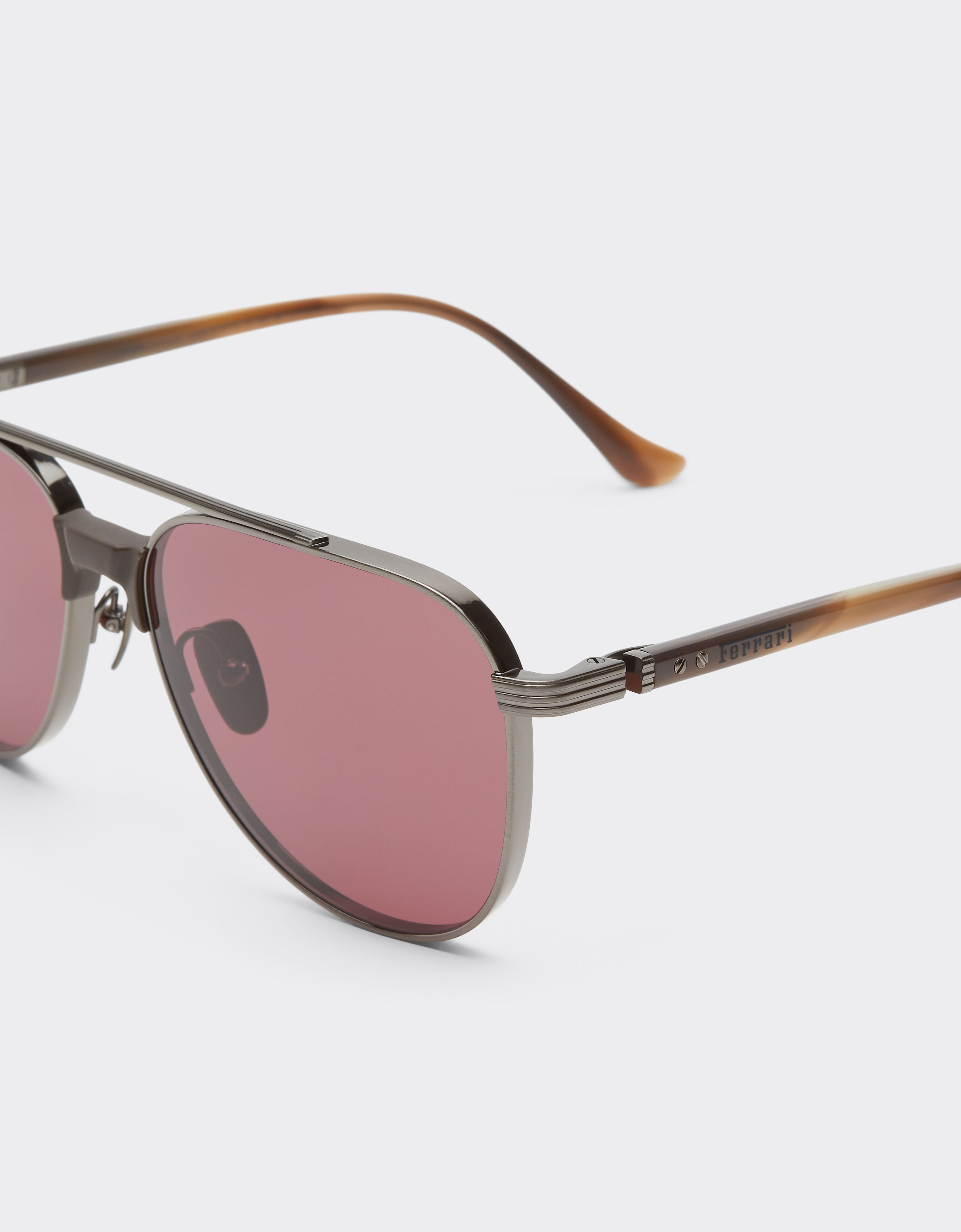 Ferrari Lunettes de soleil Ferrari en titane couleur canon de fusil brillant et acétate avec verres exclusifs Contrast Pro™ Gunmetal LA0KZf