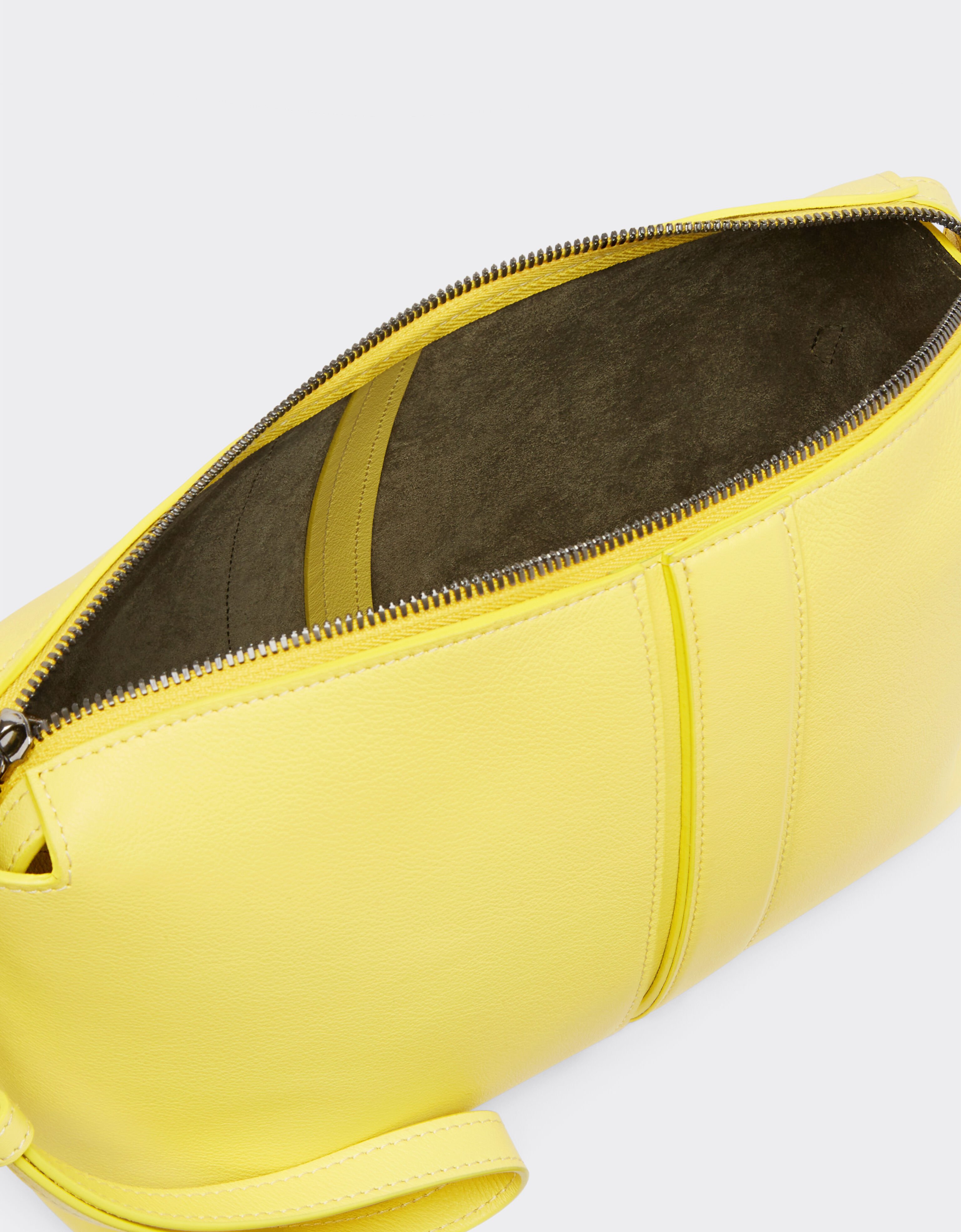 Ferrari Tasche aus genarbtem Leder mit Reißverschluss Giallo Modena 22124f
