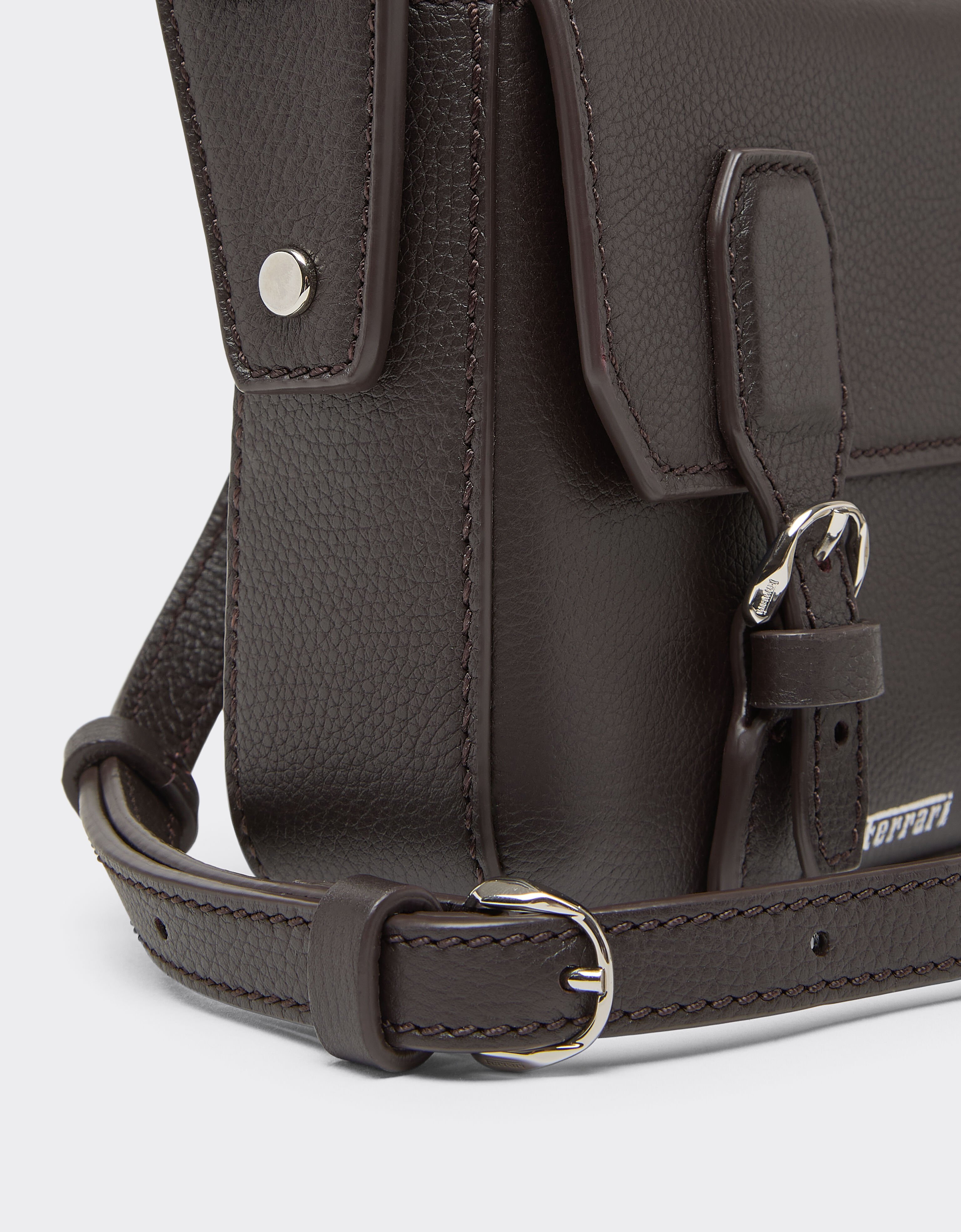 Ferrari Mini sac messenger en cuir grainé Dark brown 50582f