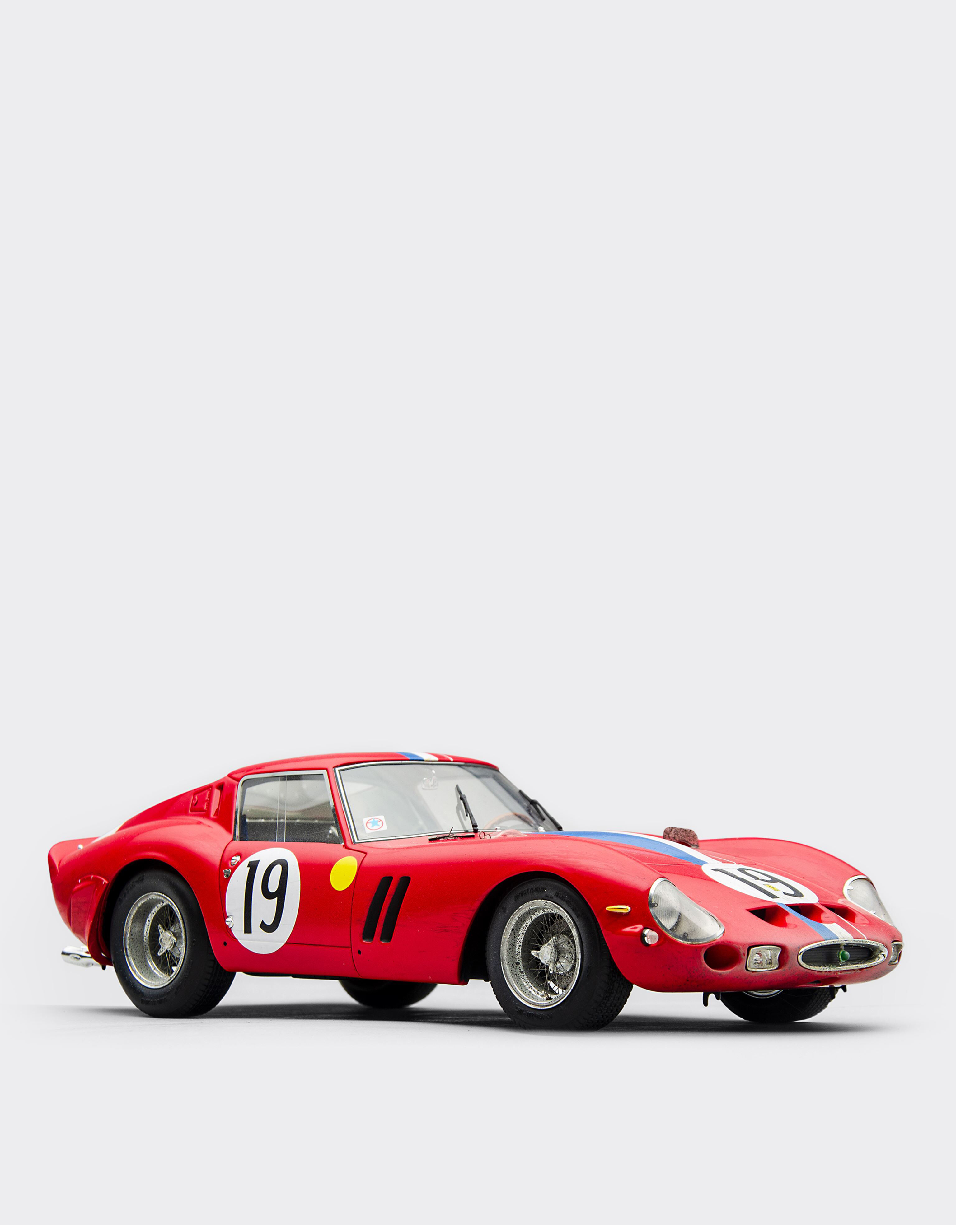 ${brand} Miniatura Ferrari 250 GTO 1962 Le Mans a escala 1:18 ${colorDescription} ${masterID}
