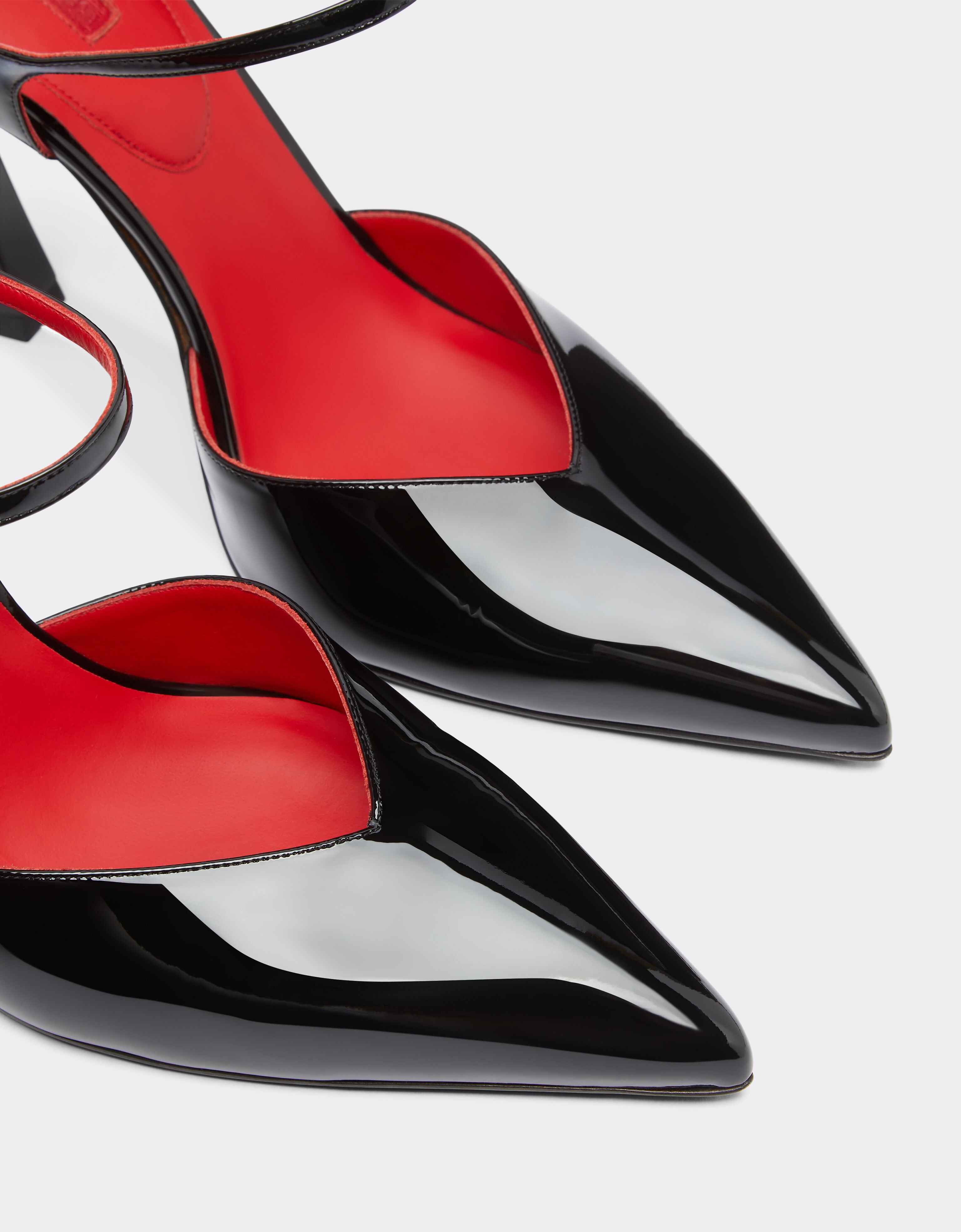 Ferrari Pump shoe in coated leather Black 22010f
