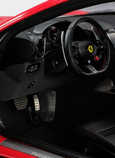 Ferrari Ferrari Roma モデルカー 1:8スケール レッド F0076f