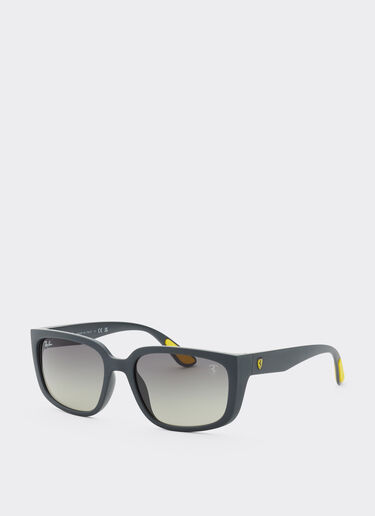 Ferrari Ray-Ban pour Scuderia Ferrari RB4443M en PEEK gris avec des verres gris dégradés Ingrid F1518f