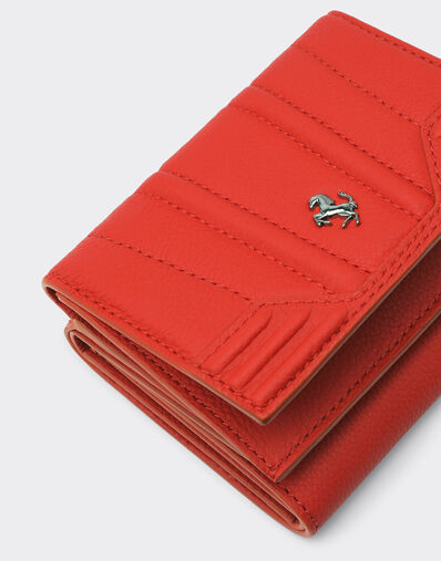Ferrari Cartera de triple hoja de piel martillada Rosso Dino 20359f