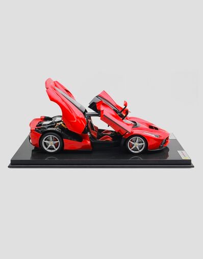 Ferrari Miniatura LaFerrari a escala 1:8 Rojo L2993f