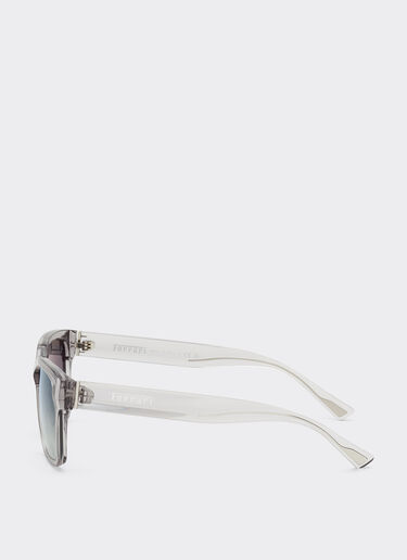 Ferrari Lunettes de soleil Ferrari en acétate gris transparent avec verres gris dégradés Ingrid F1545f