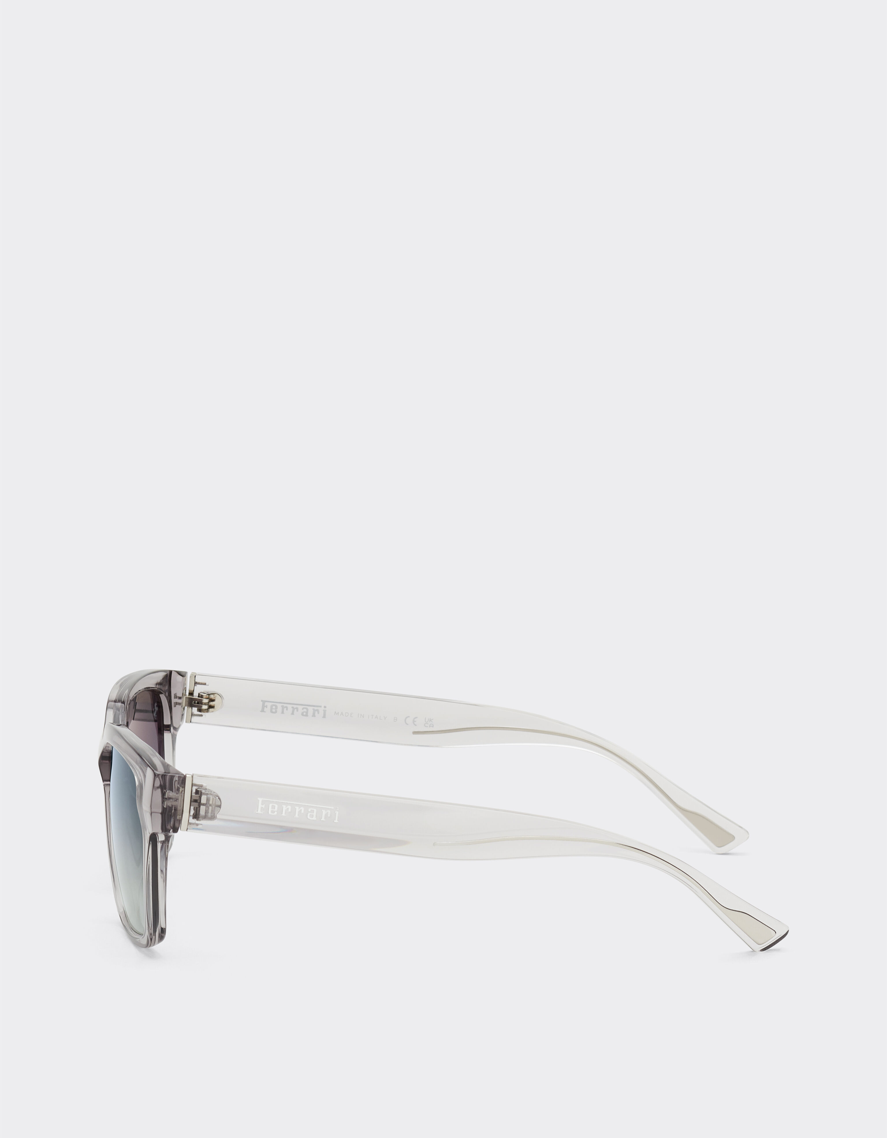 Ferrari Lunettes de soleil Ferrari en acétate gris transparent avec verres gris dégradés Ingrid F1545f