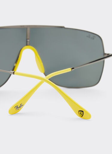 Ferrari Ray-Ban für Scuderia Ferrari RB3697MF in Metall Gewehrlaufgrau mit dunkelgrauen Gläsern Dunkelgrau F1506f