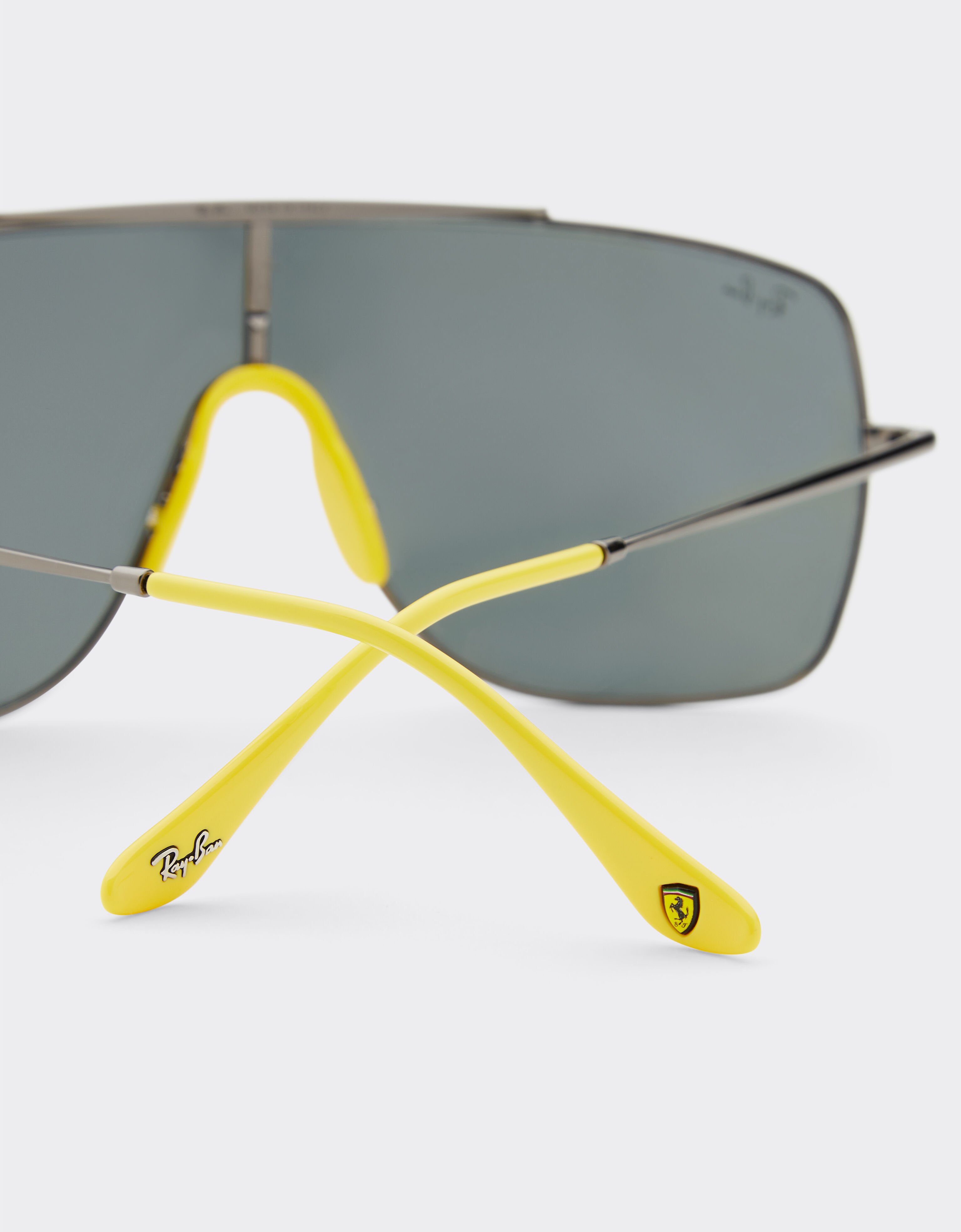 Ferrari Ray-Ban für Scuderia Ferrari RB3697MF in Metall Gewehrlaufgrau mit dunkelgrauen Gläsern Dunkelgrau F1506f
