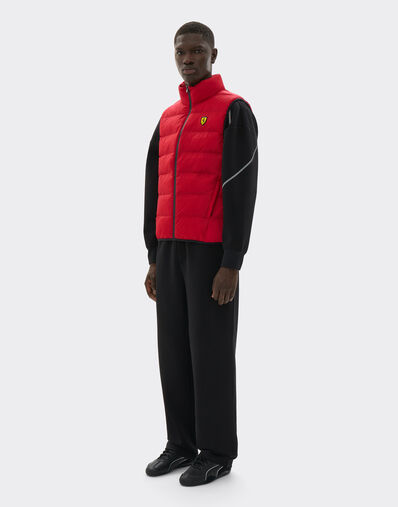 Ferrari Gesteppte Nylonweste mit Ferrari-Wappen Rosso SWMVT0001WNY0003f