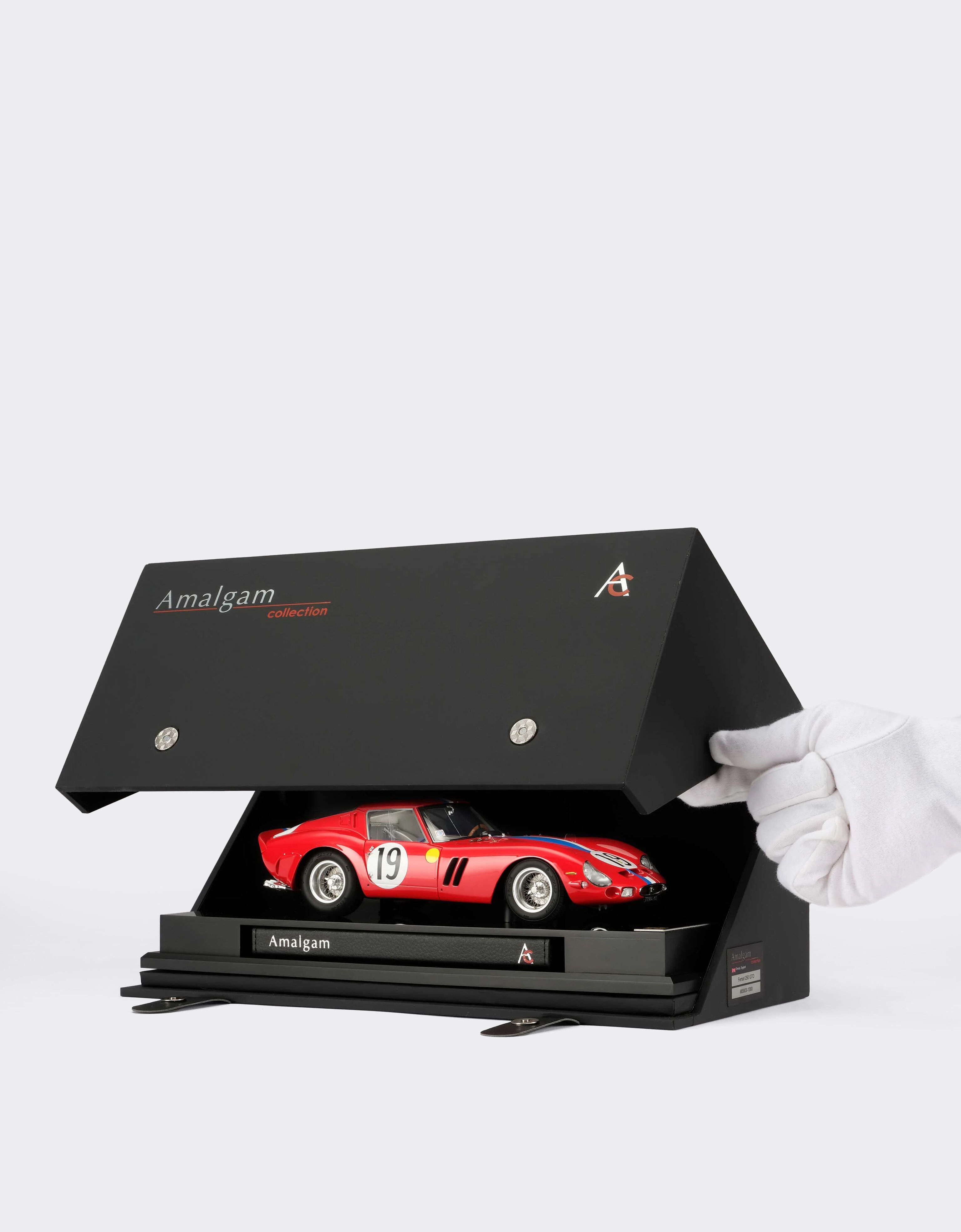 Ferrari Ferrari 250 GTO 1962 Le Mans model in 1:18 scale Red L9866f