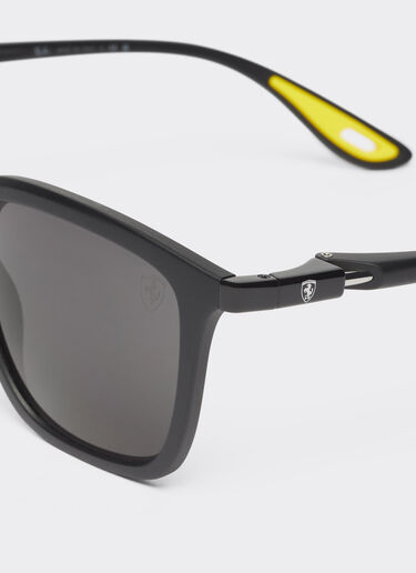 Ferrari Ray-Ban für Scuderia Ferrari Sonnenbrille 0RB4433M in Schwarz mit dunkelgrauen Gläsern Mattschwarz F1260f