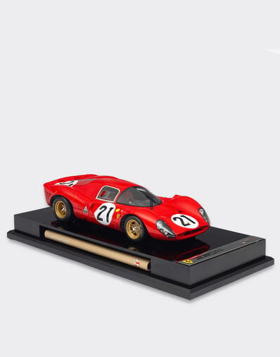 Ferrari Ferrari 330 P4 model in 1:18 scale Red L7588f
