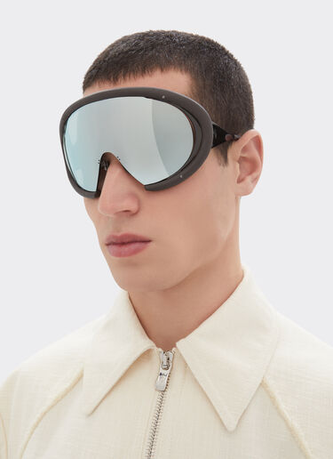 Ferrari sunglasses in antique tar-colored brushed metal and dark brown leather with mirrored silvermask Ferrari Ferrari sunglasses in antique tar-colored brushed metal and dark brown leather with mirrored silvermask Marrone Scuro LA0LMf