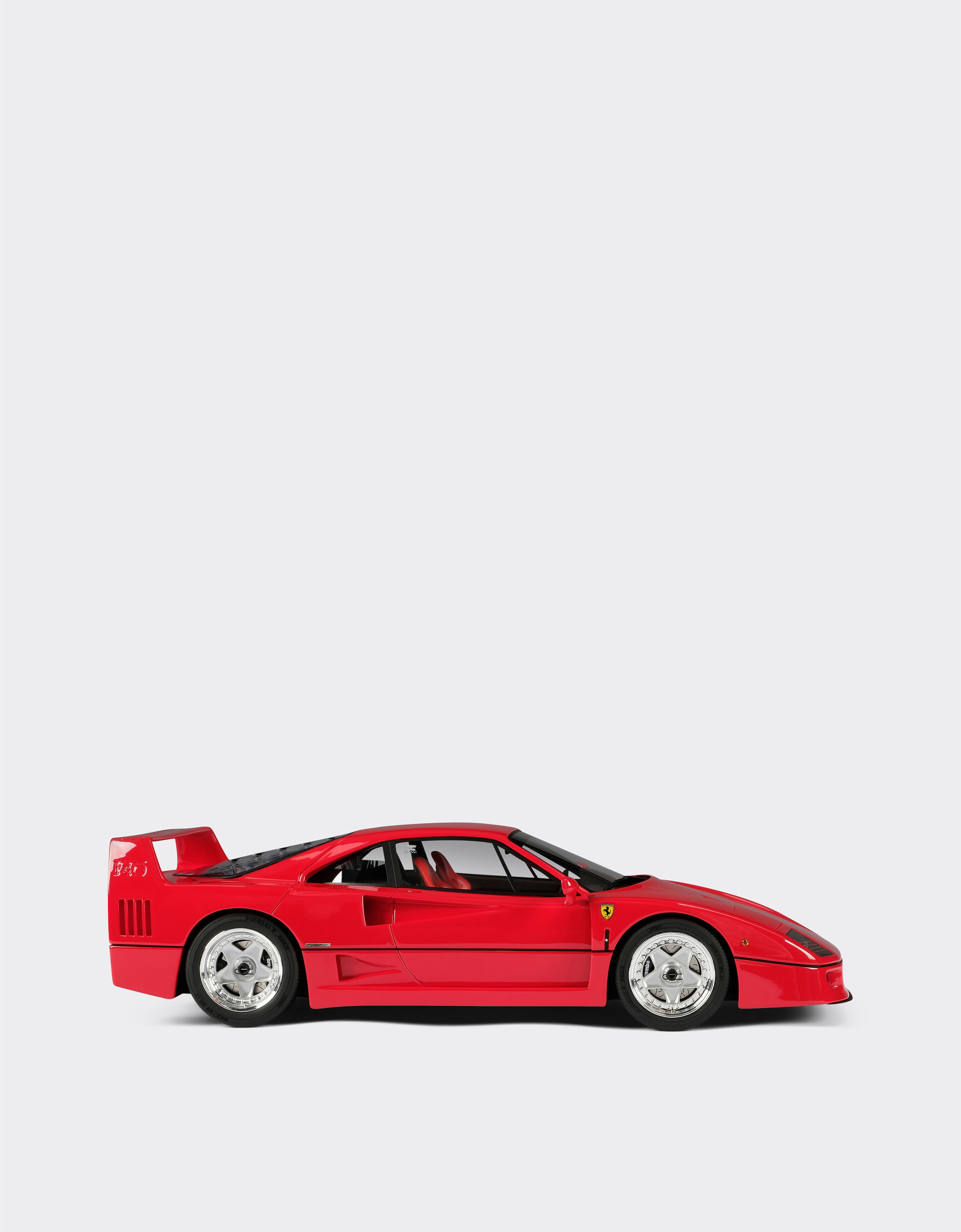Ferrari 1:18 scale model F40 Red F0112f