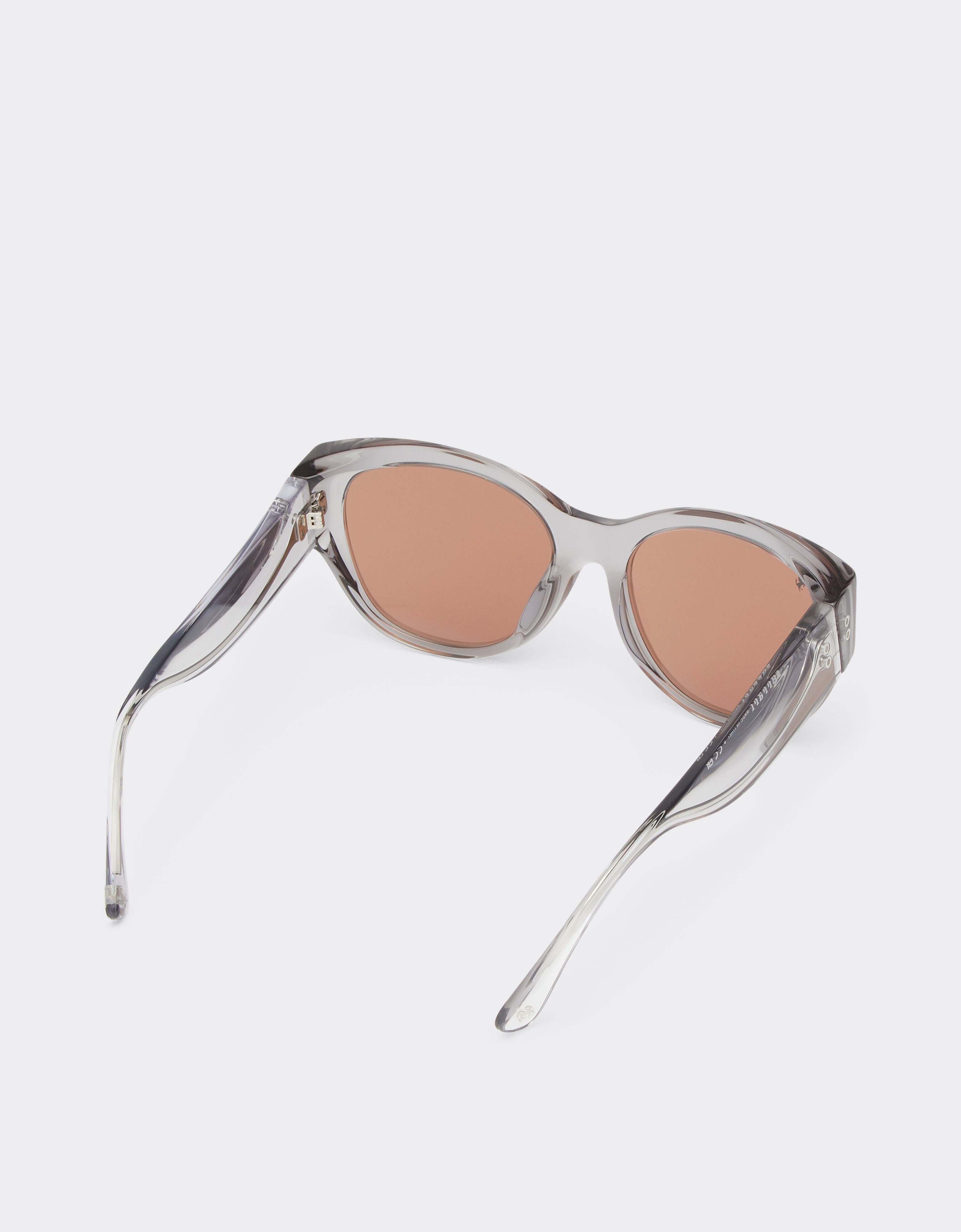 Ferrari Gafas de sol Ferrari de acetato gris transparente con lentes marrones Ingrid F1274f