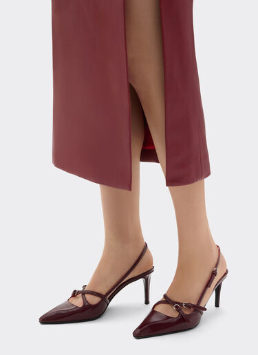 Slingback-Pumps aus glänzendem Leder Ferrari Slingback-Pumps aus glänzendem Leder Kirsche 49744f